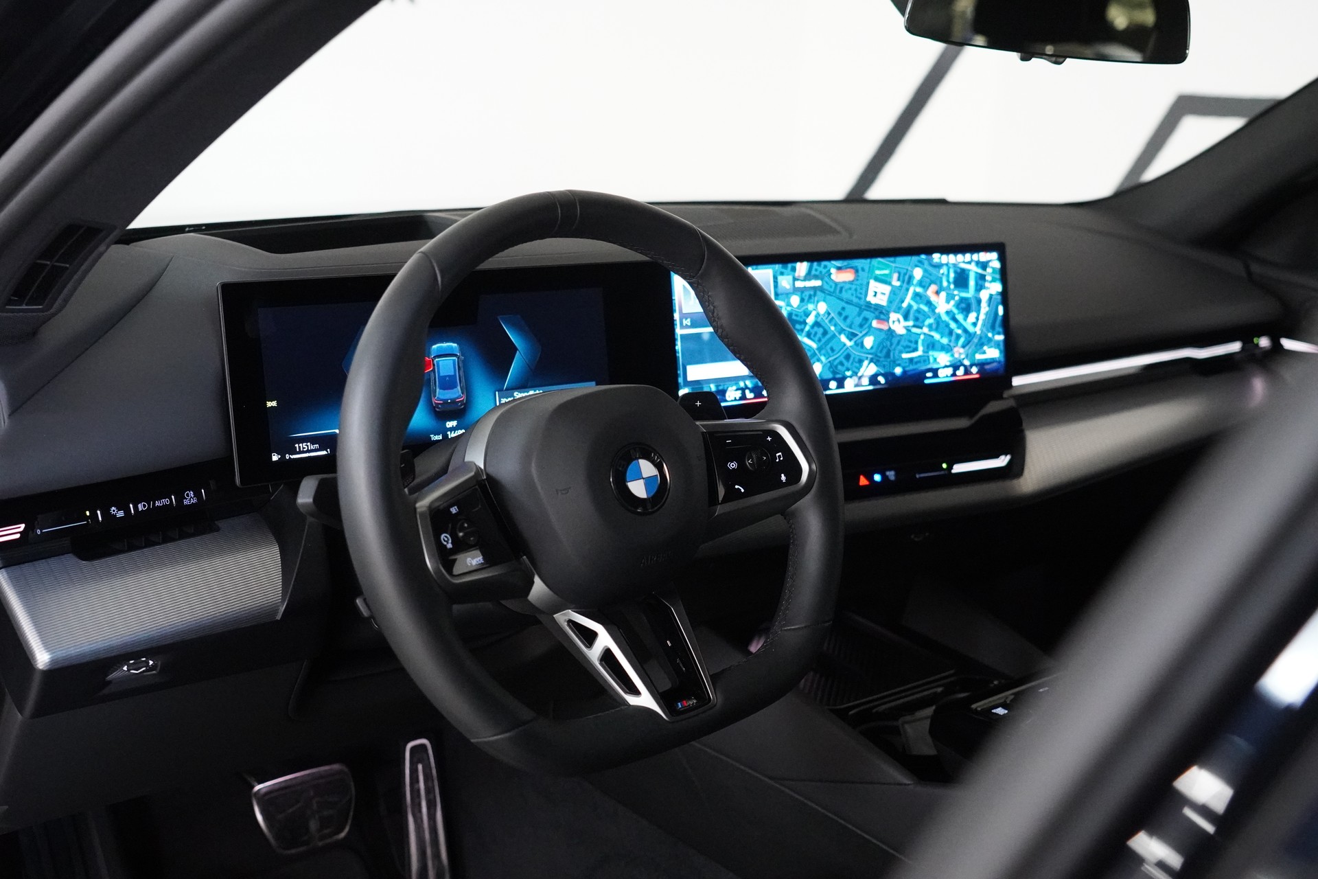 BMW 520d xDrive 48V Touring M Sport Steptronic-image-23