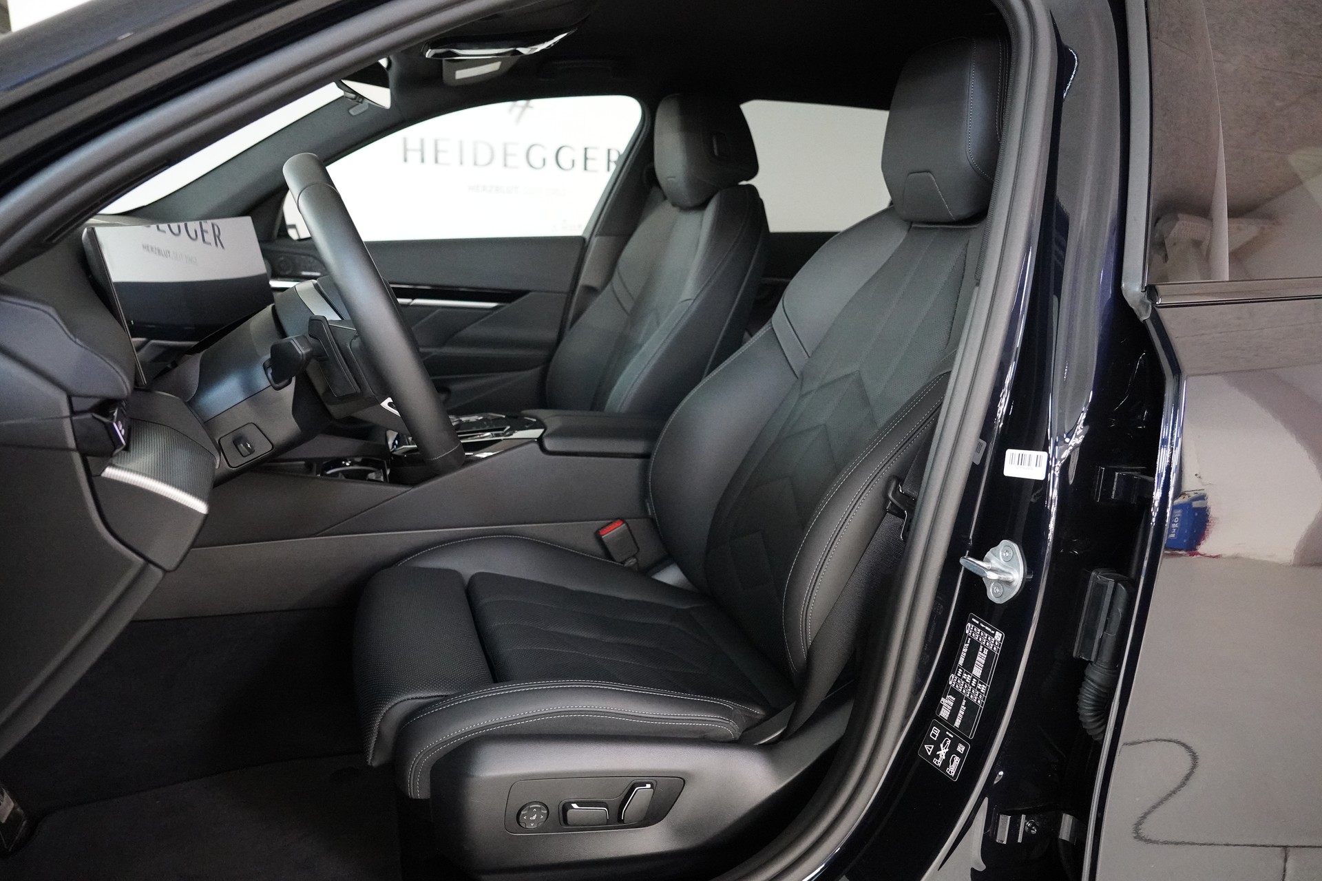 BMW 520d xDrive 48V Touring M Sport Steptronic-image-11