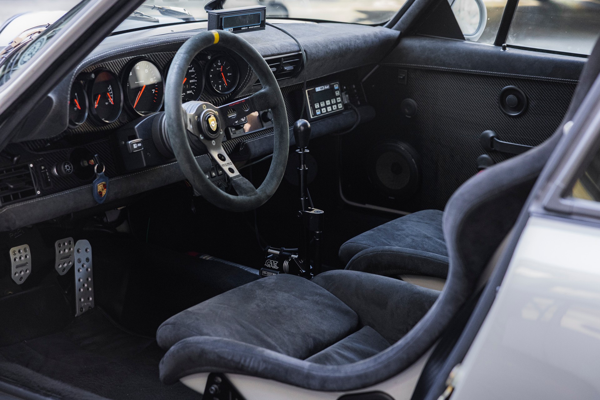 PORSCHE 911 Carrera 2-image-12