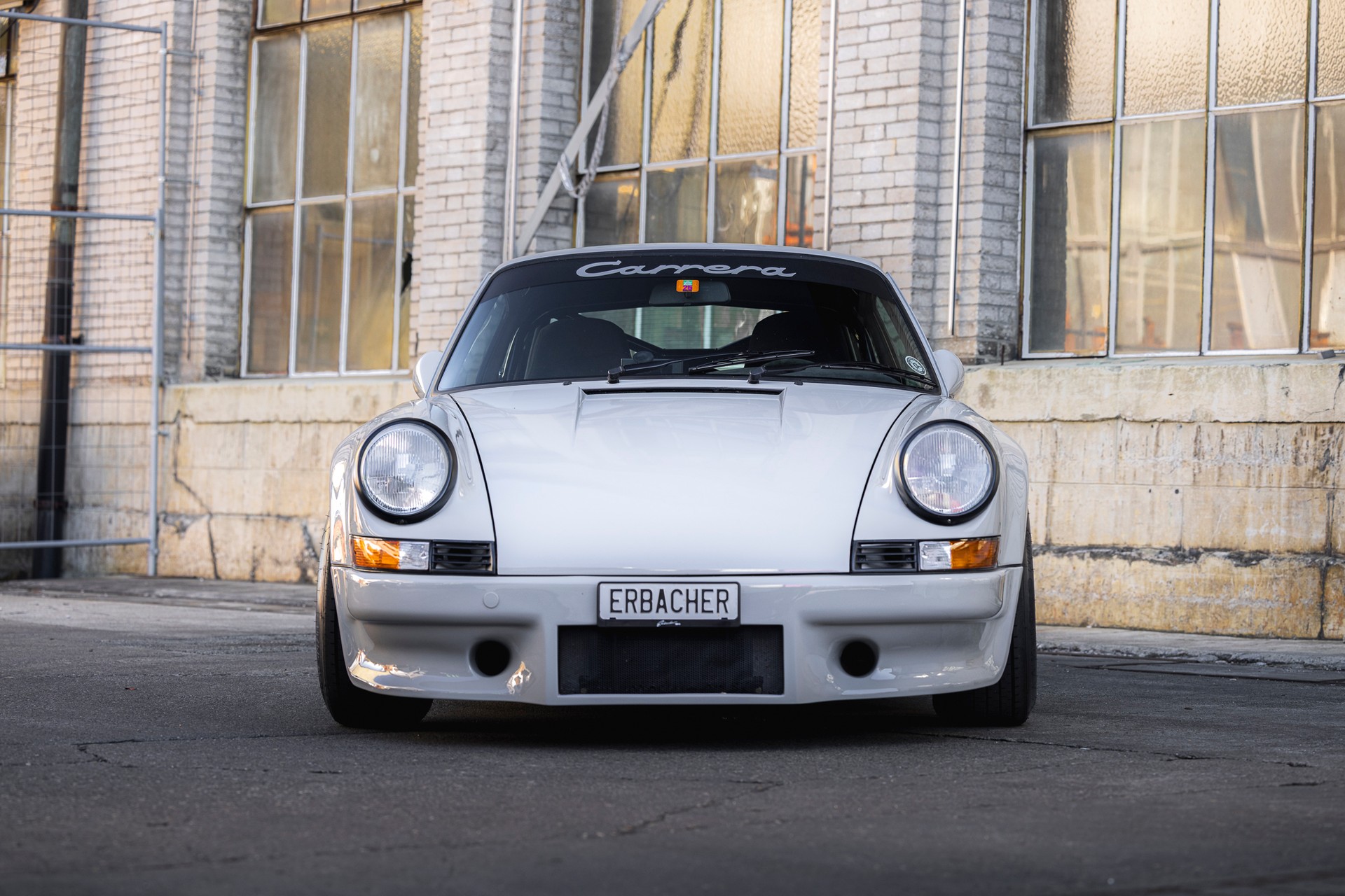 PORSCHE 911 Carrera 2-image-2