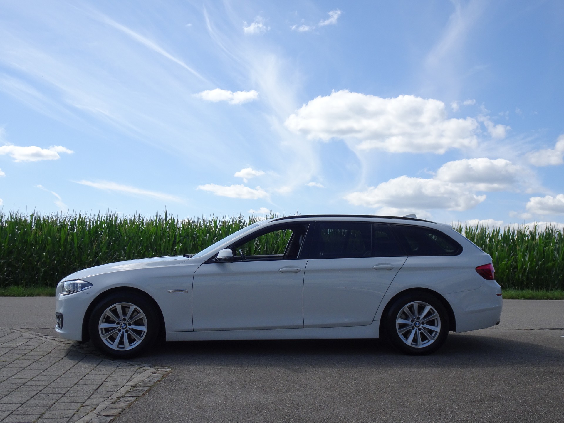 BMW 520d Touring xDrive Steptronic-image-1