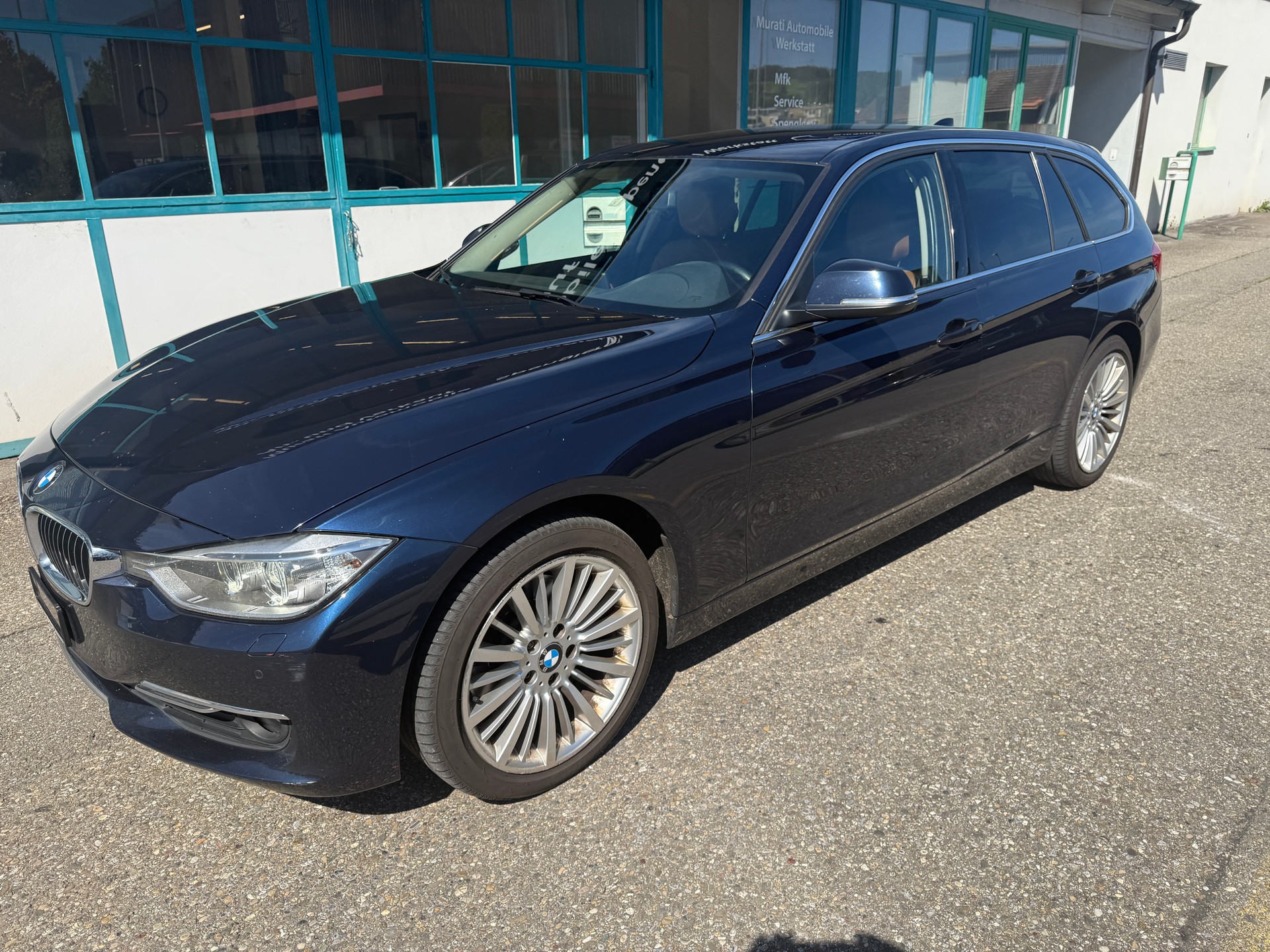 BMW 330d xDrive Touring Modern Line Steptronic-image-1