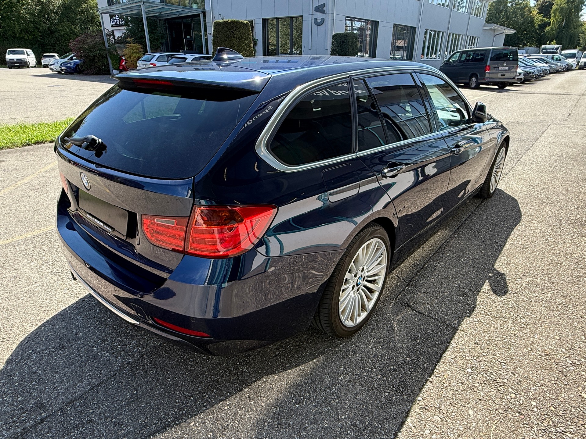 BMW 330d xDrive Touring Modern Line Steptronic-image-4