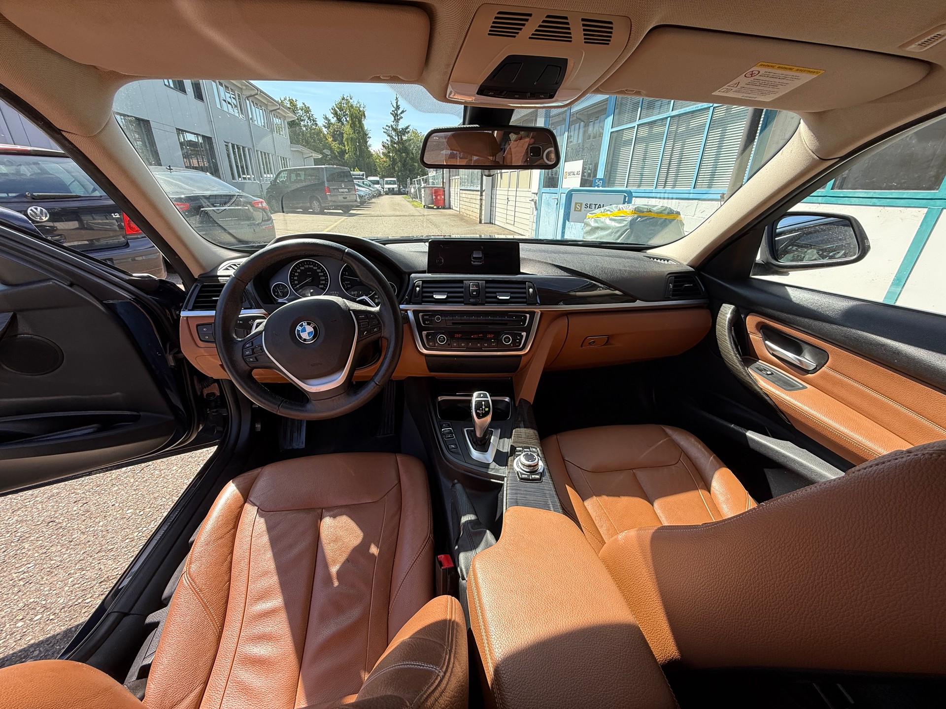 BMW 330d xDrive Touring Modern Line Steptronic-image-9