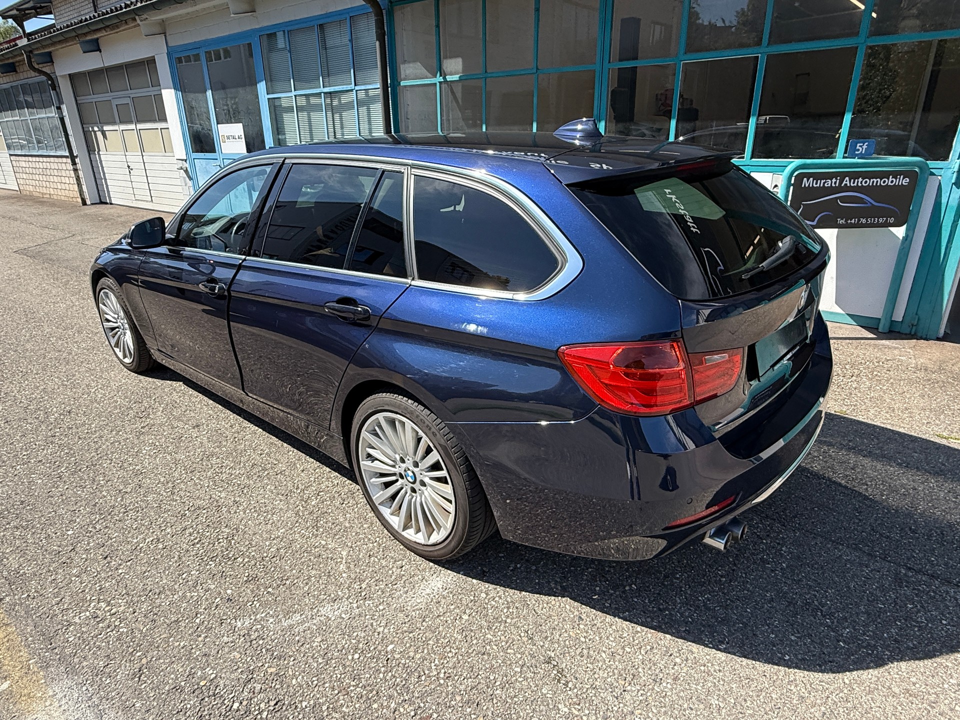 BMW 330d xDrive Touring Modern Line Steptronic-image-3