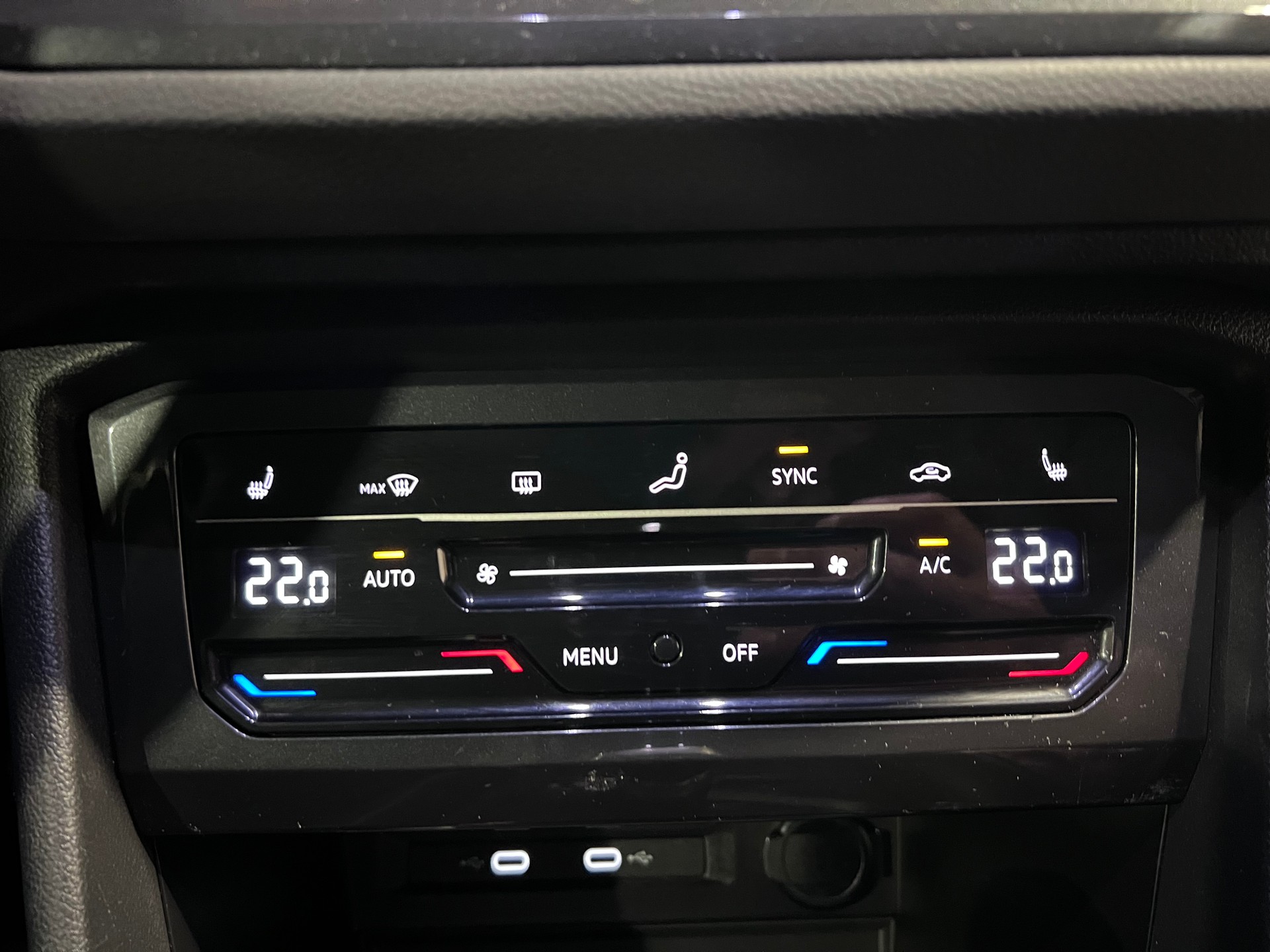 VW Tiguan 2.0 TDI SCR Elegance 4Motion DSG-image-23