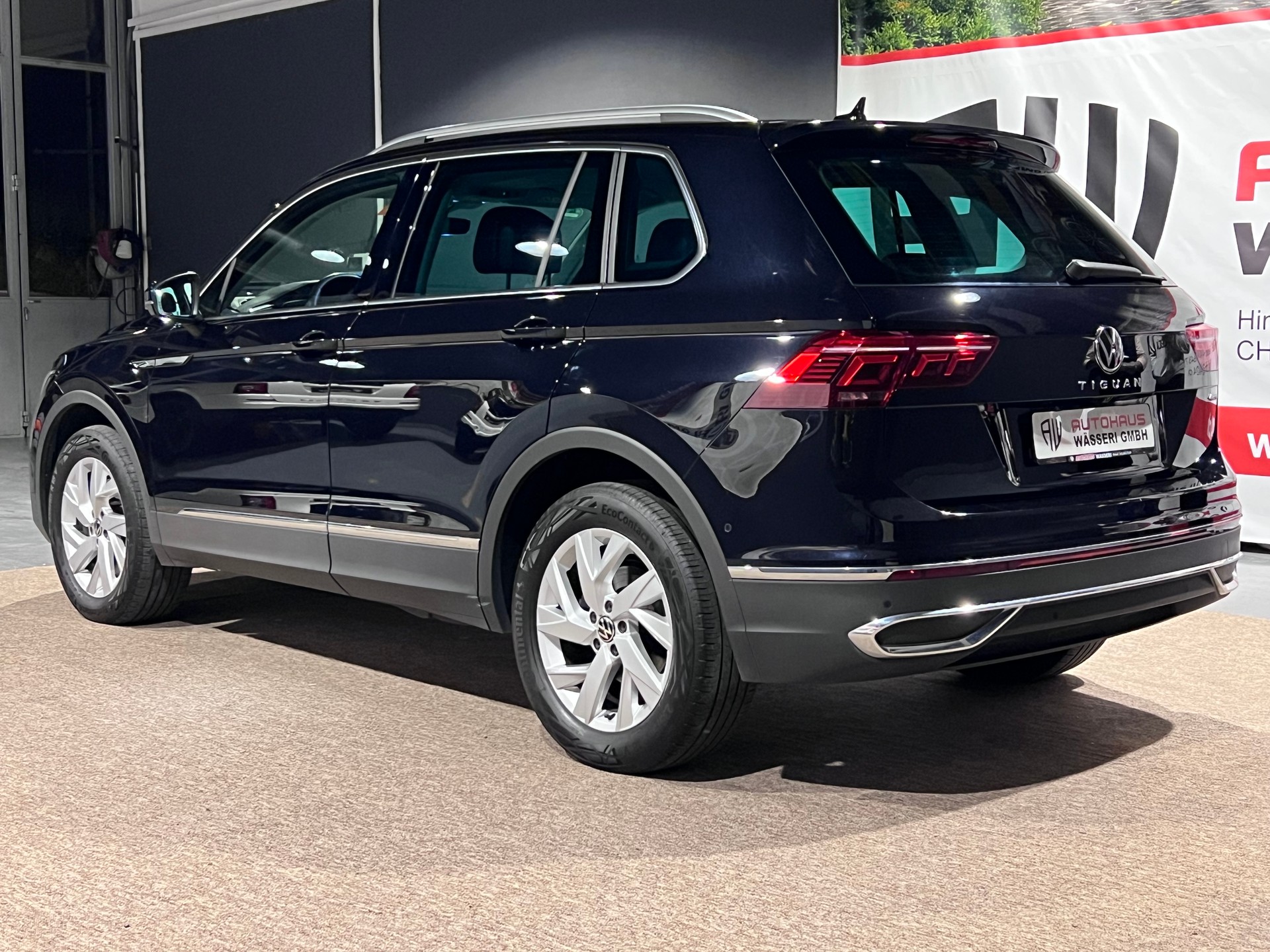 VW Tiguan 2.0 TDI SCR Elegance 4Motion DSG-image-5