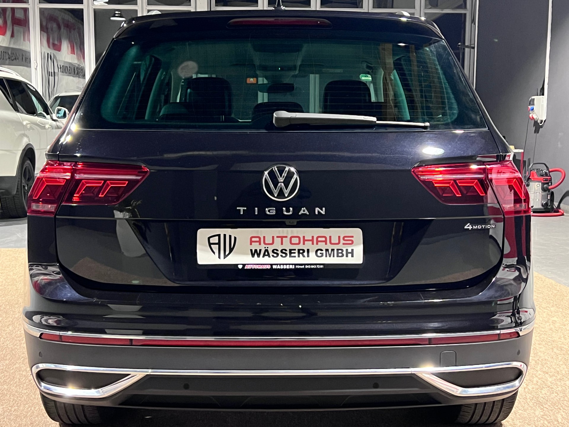 VW Tiguan 2.0 TDI SCR Elegance 4Motion DSG-image-3