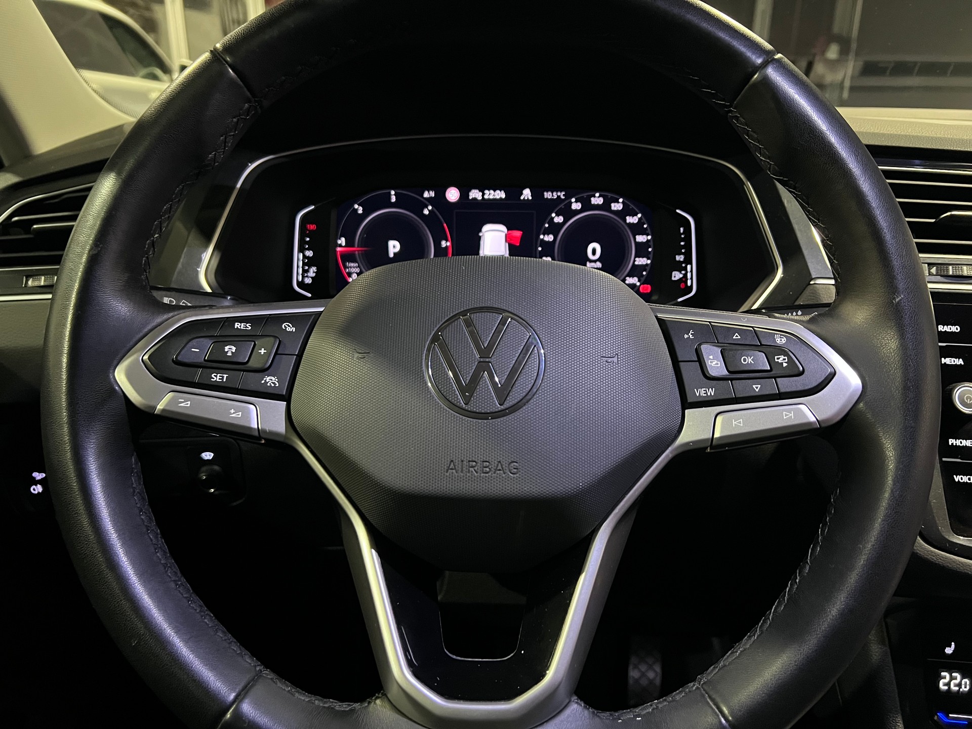 VW Tiguan 2.0 TDI SCR Elegance 4Motion DSG-image-22