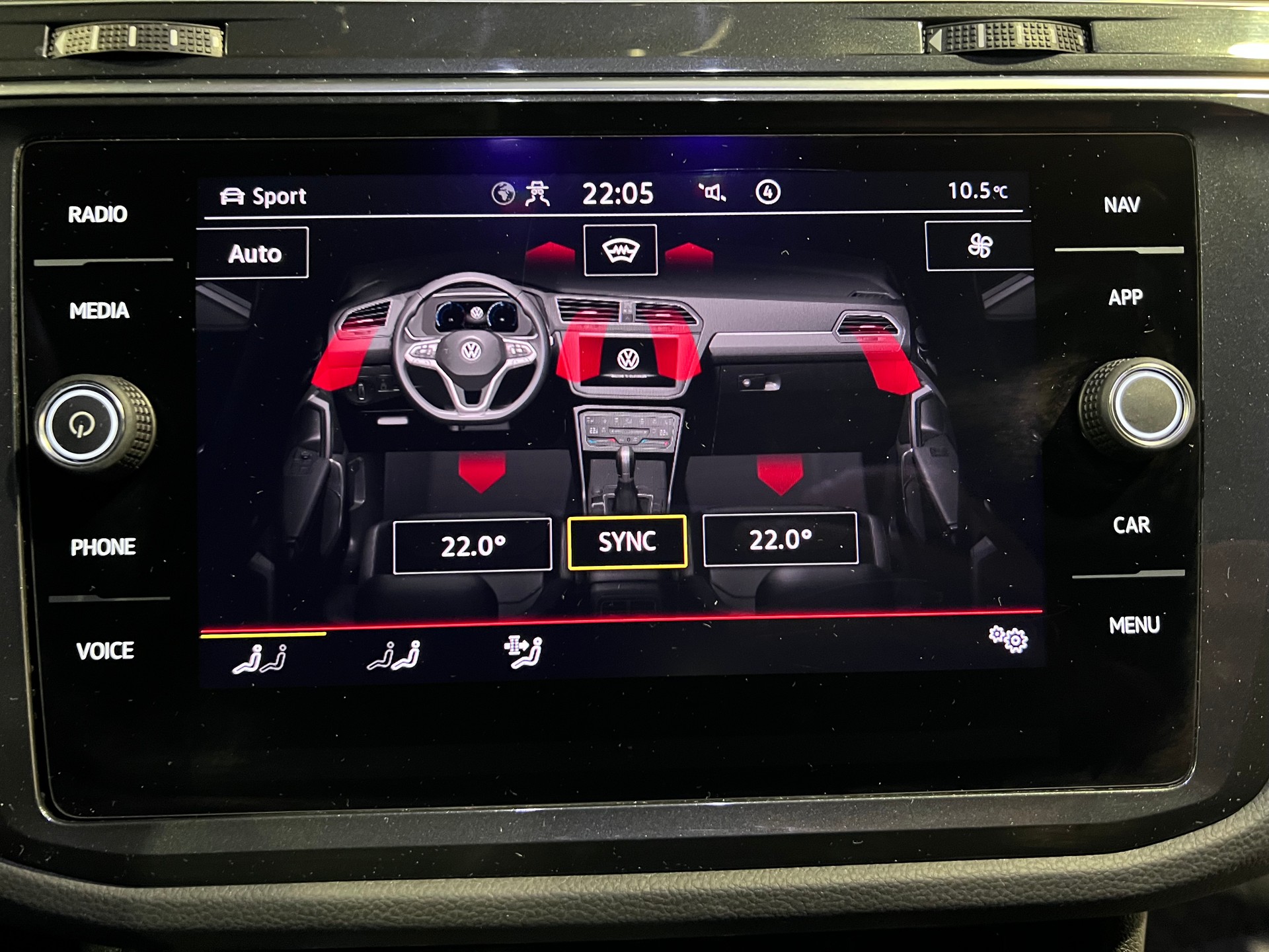 VW Tiguan 2.0 TDI SCR Elegance 4Motion DSG-image-19