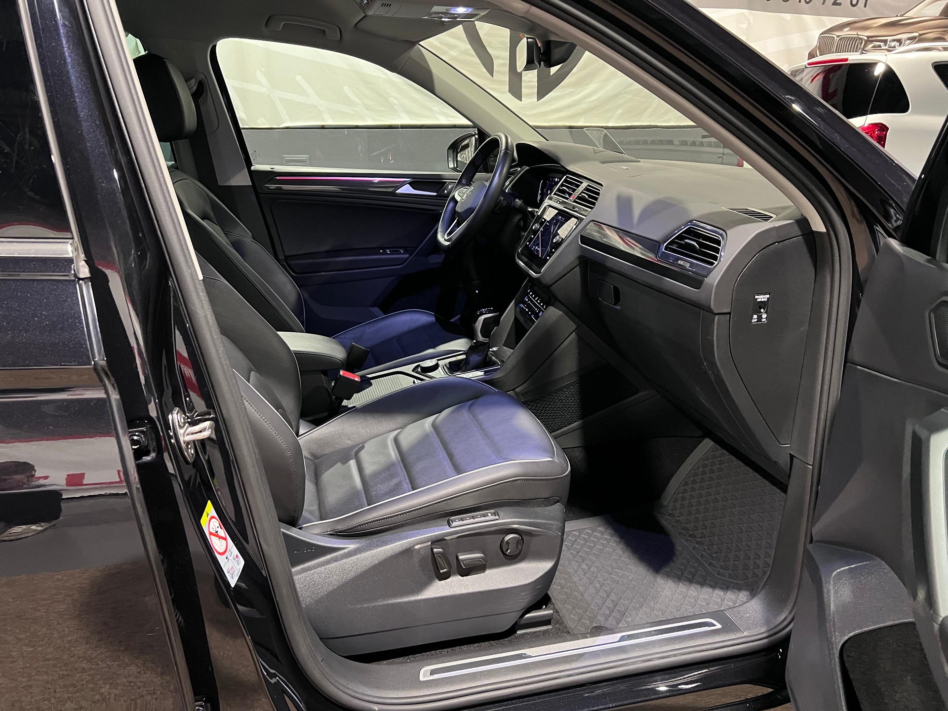 VW Tiguan 2.0 TDI SCR Elegance 4Motion DSG-image-13