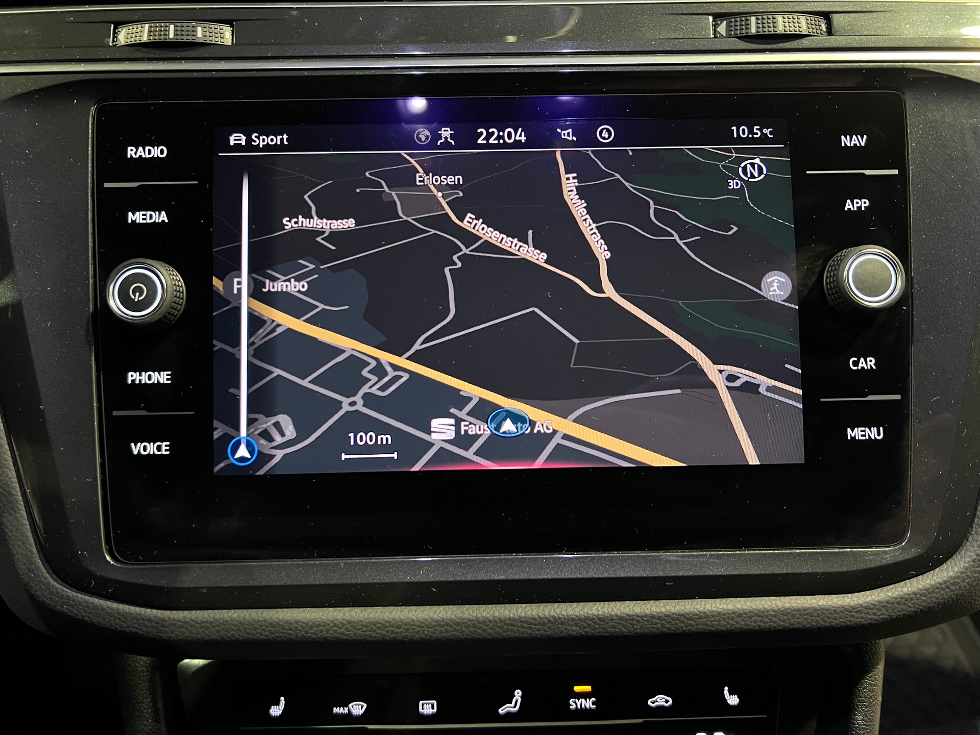 VW Tiguan 2.0 TDI SCR Elegance 4Motion DSG-image-24