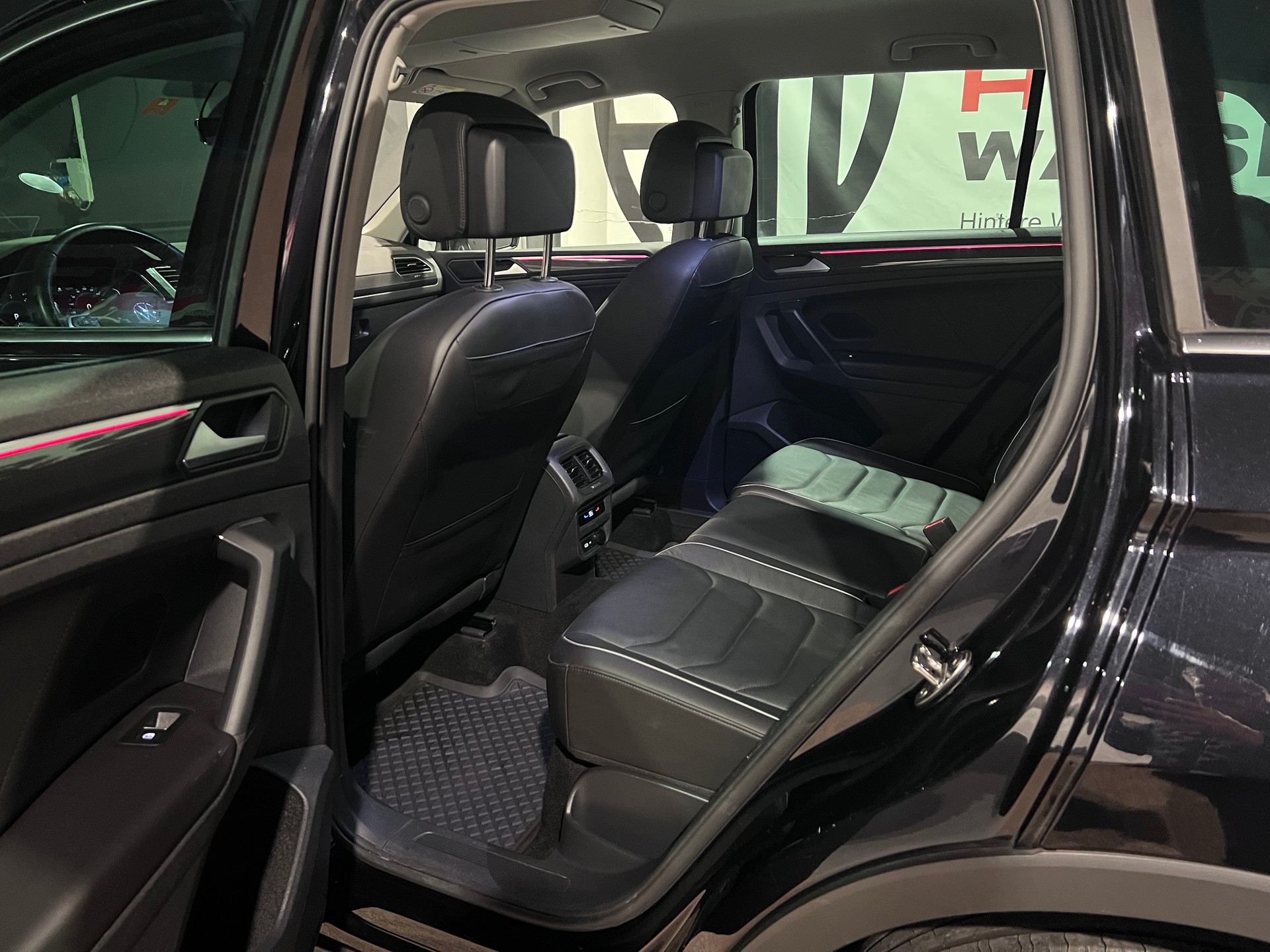 VW Tiguan 2.0 TDI SCR Elegance 4Motion DSG-image-14