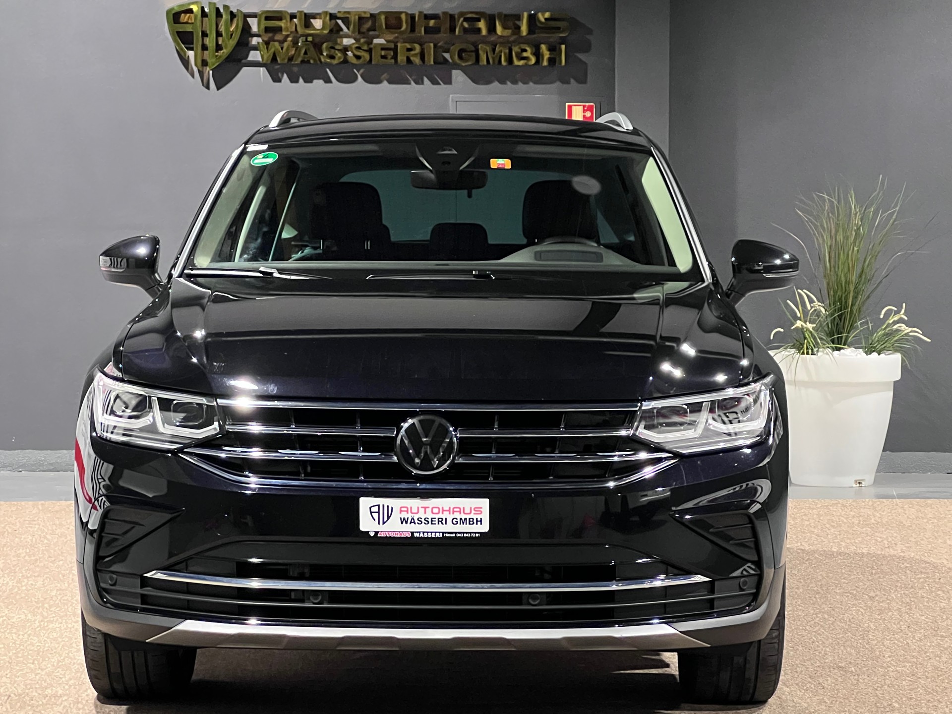 VW Tiguan 2.0 TDI SCR Elegance 4Motion DSG-image-8