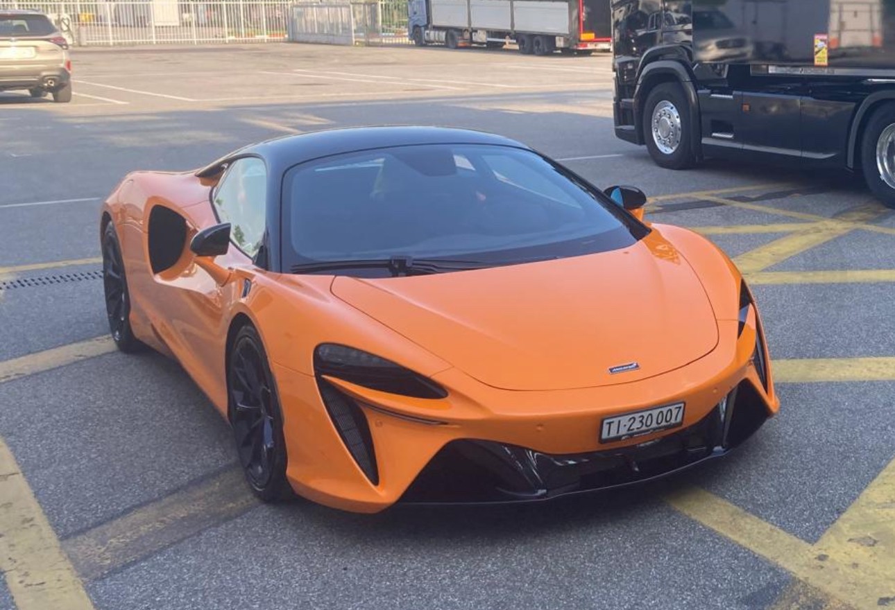 McLAREN ARTURA 3.0 V6-image-3