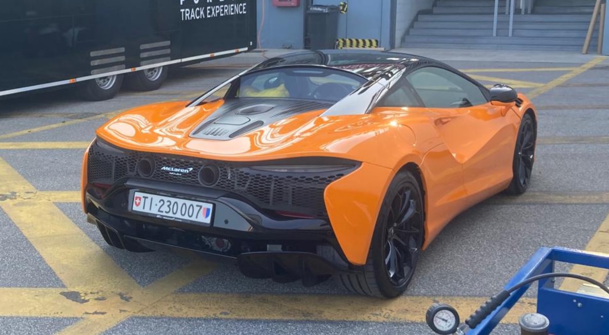 McLAREN ARTURA 3.0 V6-image-2