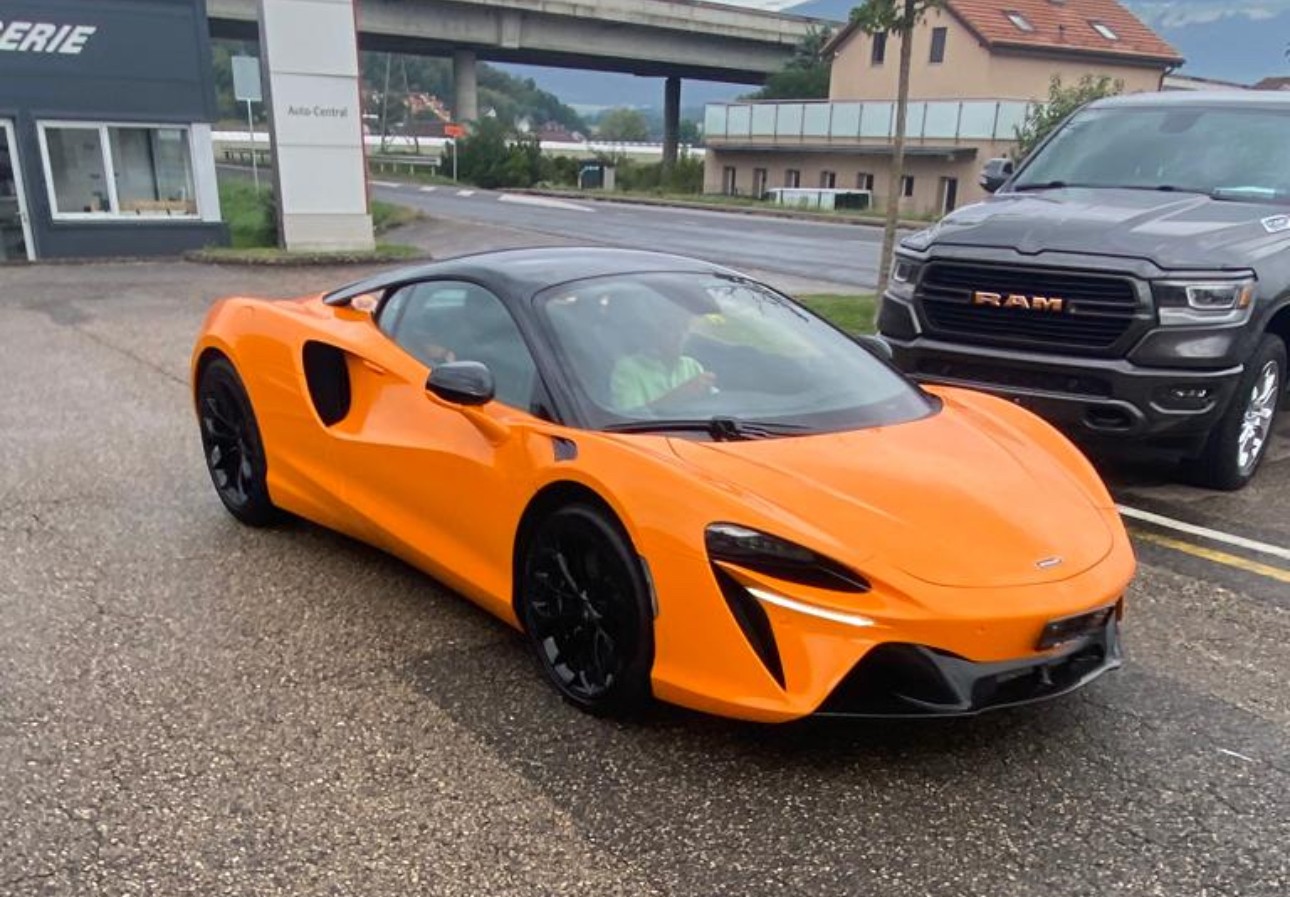 McLAREN ARTURA 3.0 V6-image-1