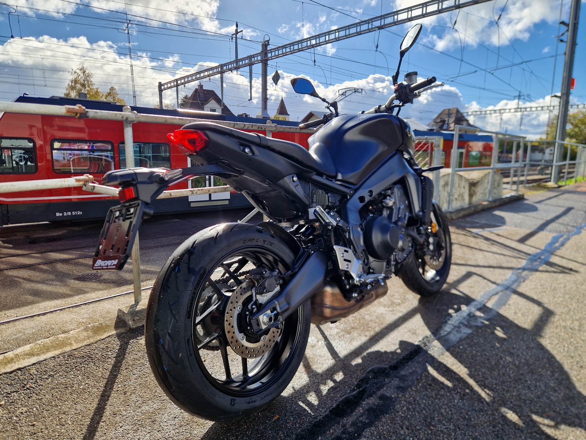 YAMAHA MT-09-showroom-element-2