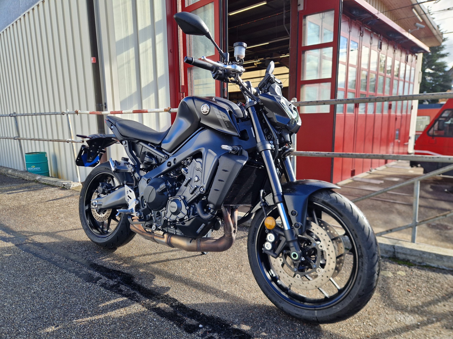 YAMAHA MT-09-showroom-element-1