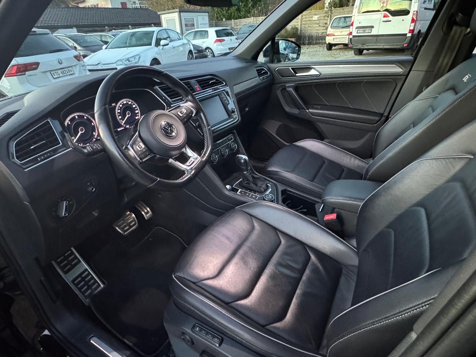 VW Tiguan 2.0 TDI SCR R-Line Highline 4Motion DSG-image-4