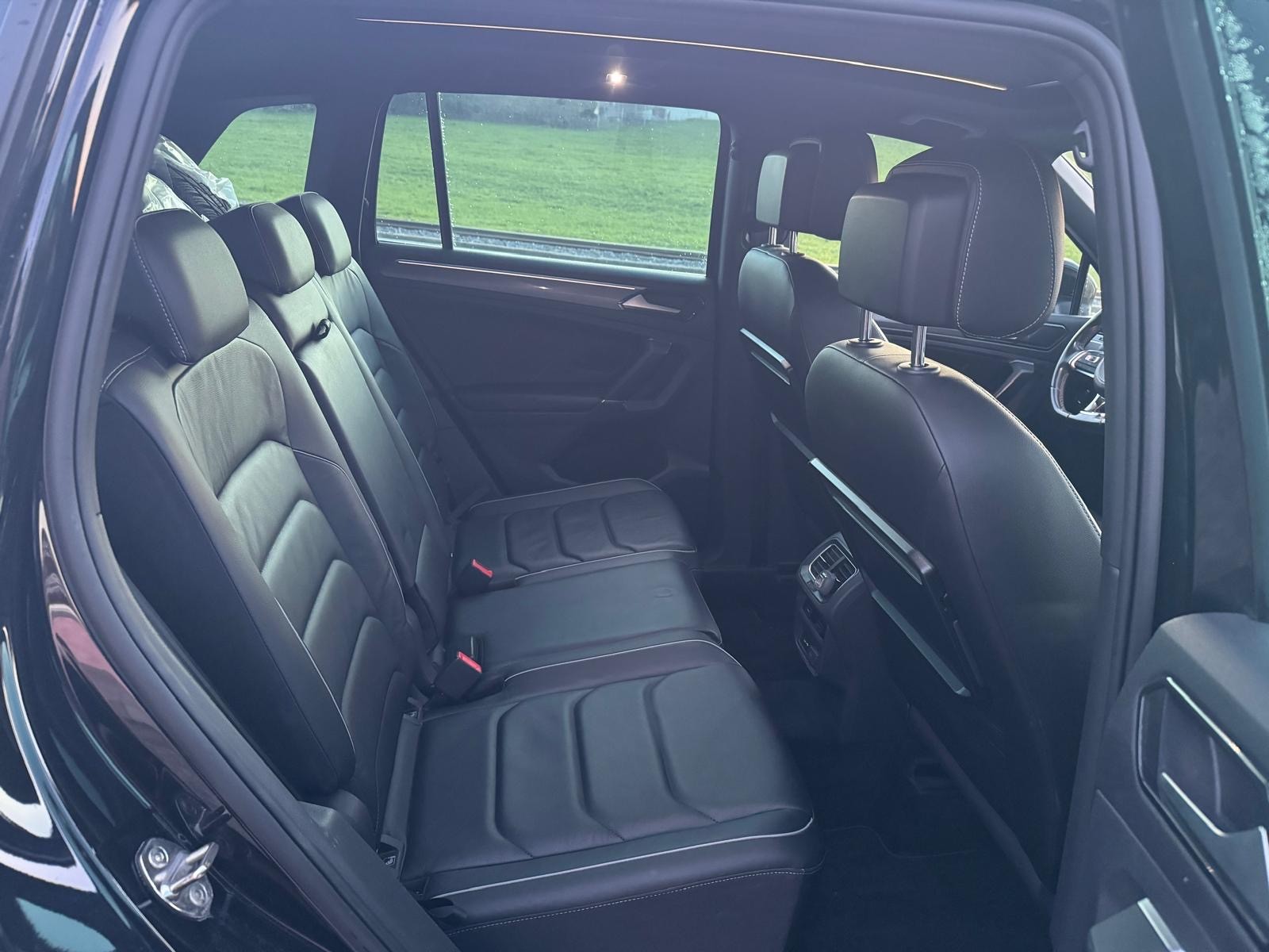 VW Tiguan 2.0 TDI SCR R-Line Highline 4Motion DSG-image-8