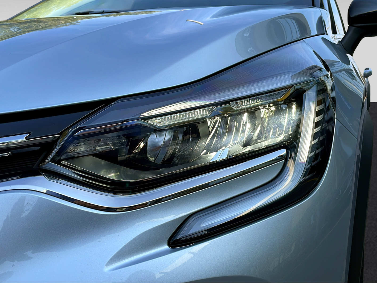 RENAULT Captur 1.6 E-Tech Plug-in Initiale-image-8