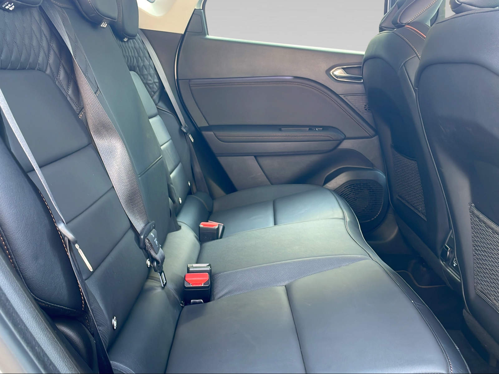 RENAULT Captur 1.6 E-Tech Plug-in Initiale-image-9