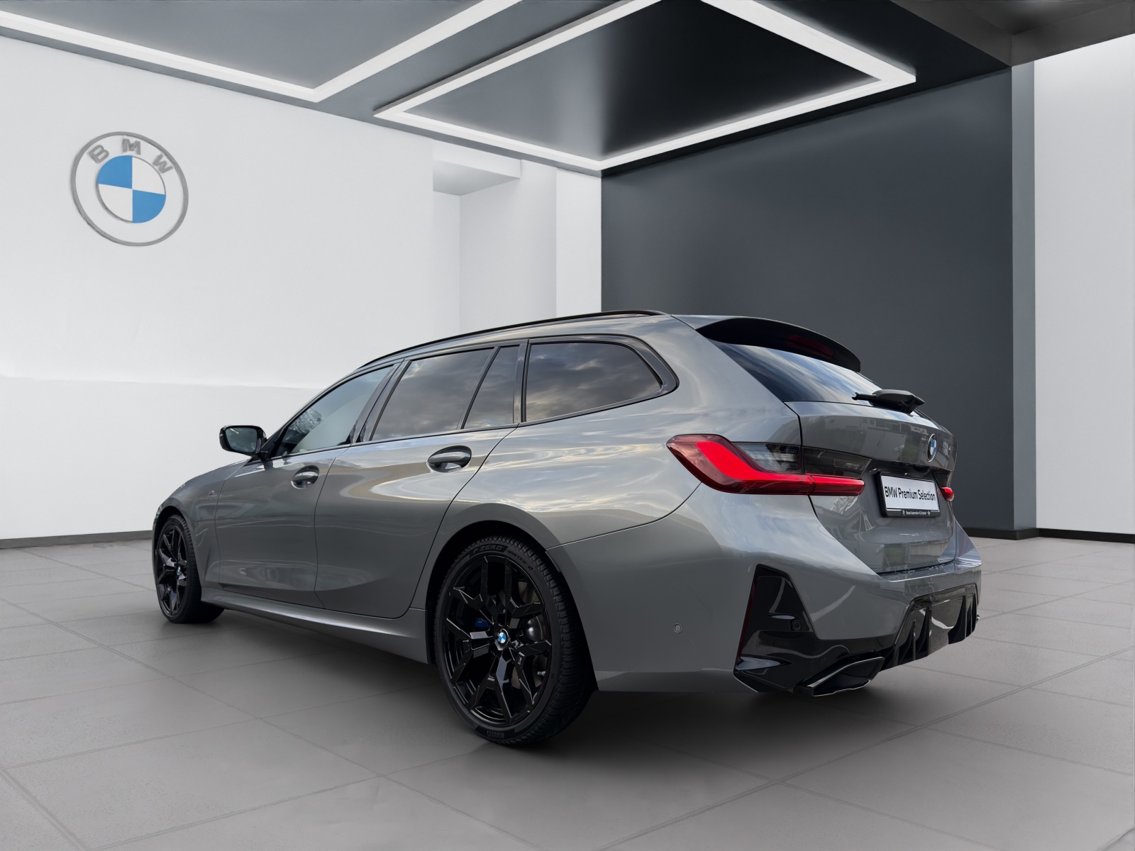 BMW M340i xDrive Touring-image-2
