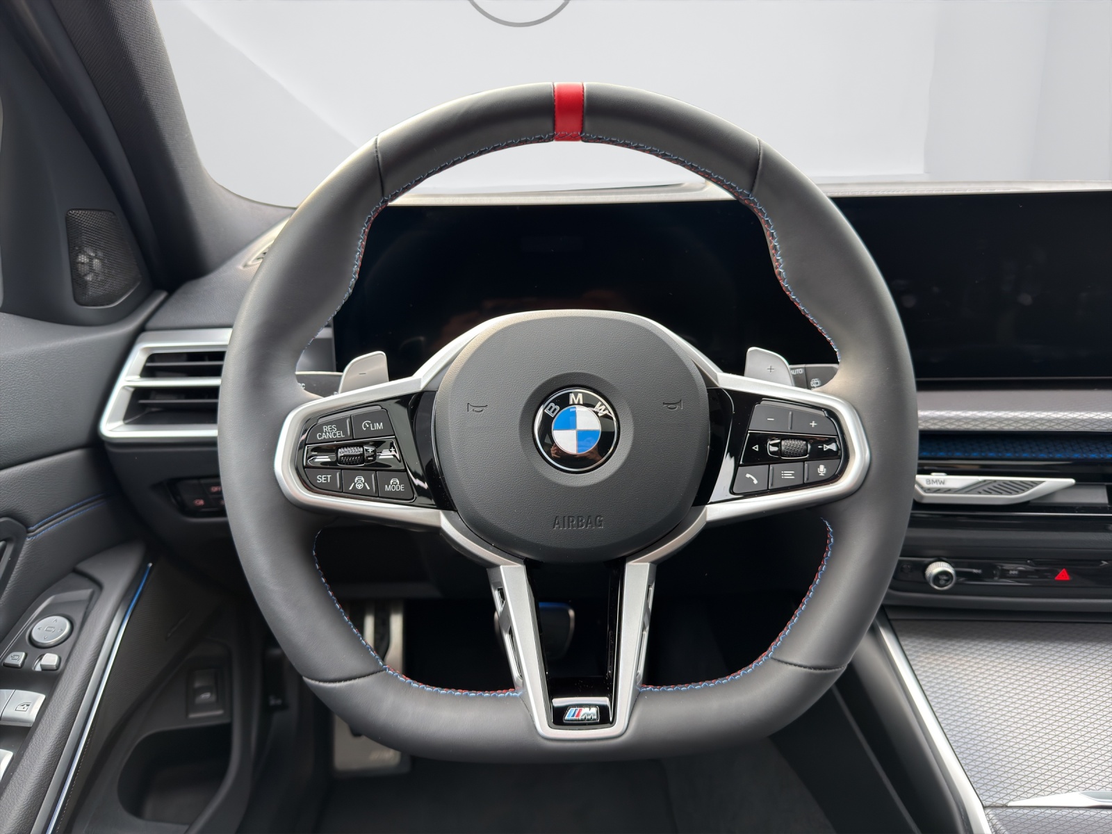 BMW M340i xDrive Touring-image-16