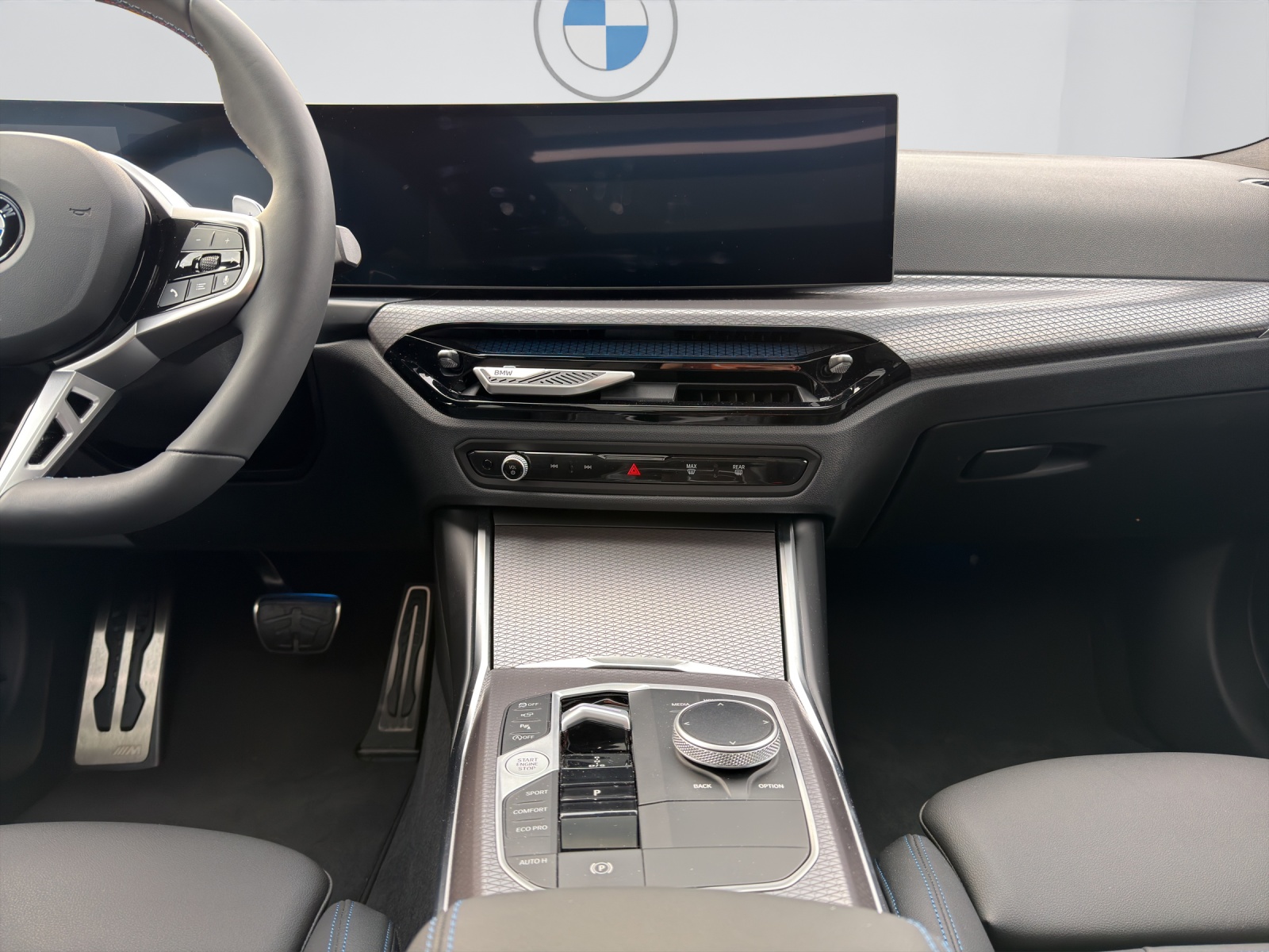 BMW M340i xDrive Touring-image-17