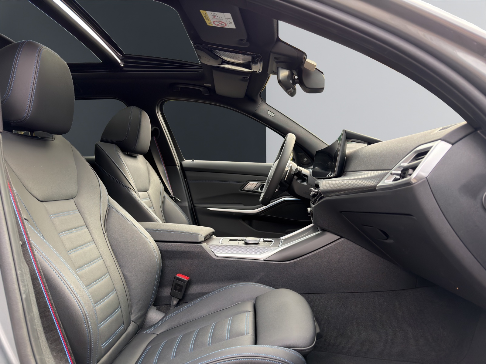 BMW M340i xDrive Touring-image-13