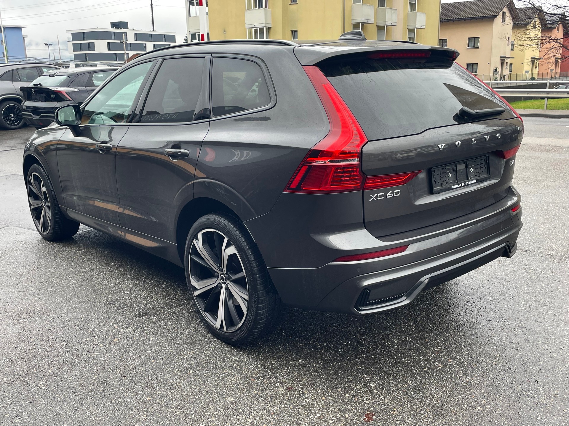 VOLVO XC60 B4 Diesel Mild Hybrid AWD Plus Dark Geartronic-image-5