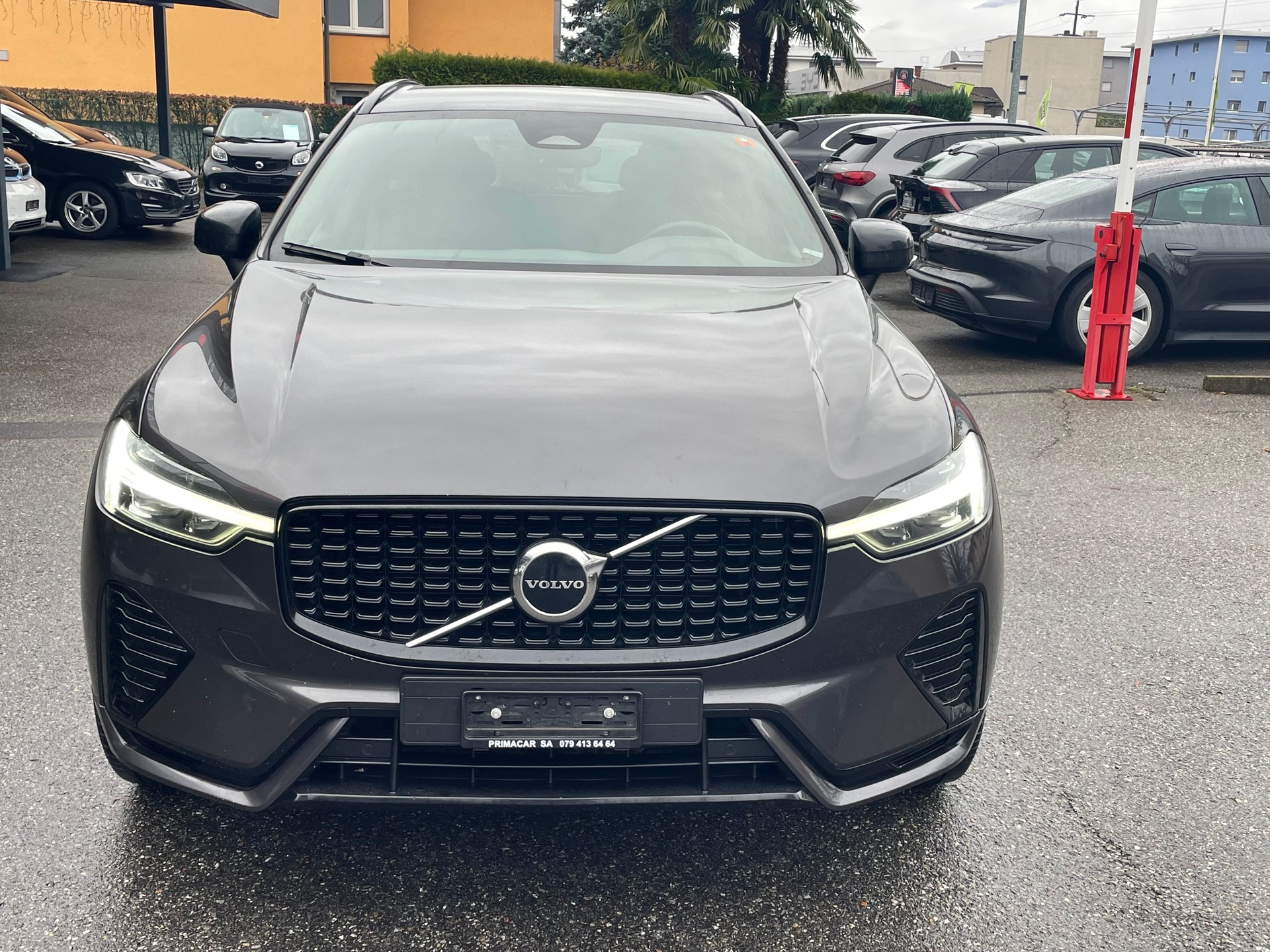 VOLVO XC60 B4 Diesel Mild Hybrid AWD Plus Dark Geartronic-image-0