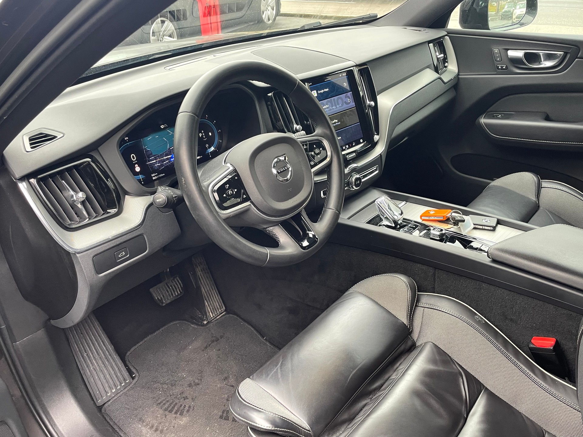 VOLVO XC60 B4 Diesel Mild Hybrid AWD Plus Dark Geartronic-image-3