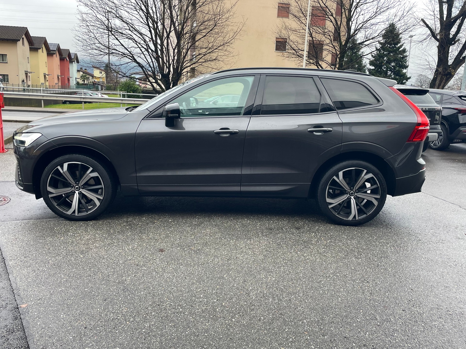 VOLVO XC60 B4 Diesel Mild Hybrid AWD Plus Dark Geartronic-image-4