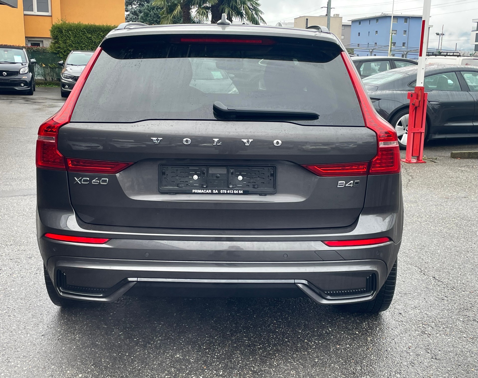 VOLVO XC60 B4 Diesel Mild Hybrid AWD Plus Dark Geartronic-image-6