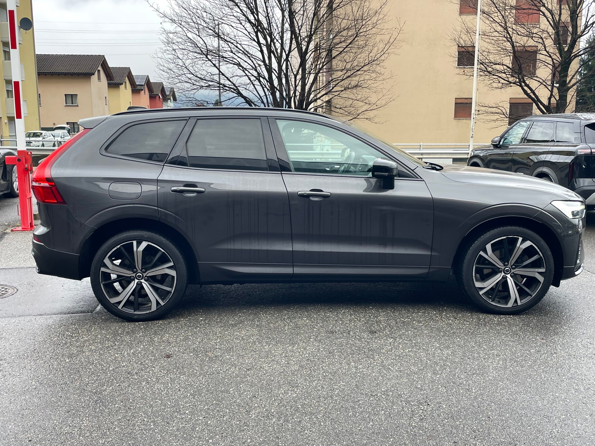 VOLVO XC60 B4 Diesel Mild Hybrid AWD Plus Dark Geartronic-image-8