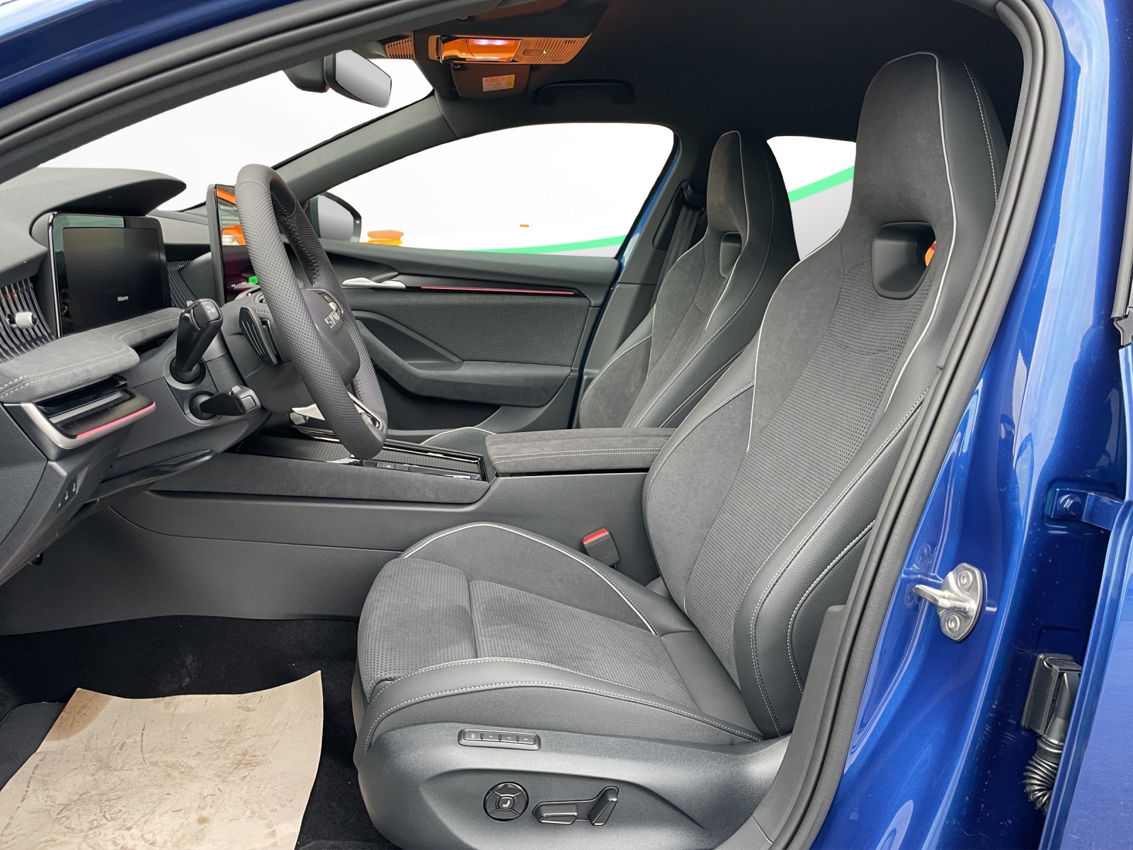 SKODA Superb Combi 2.0 TSI Sportline 4x4 DSG-image-6
