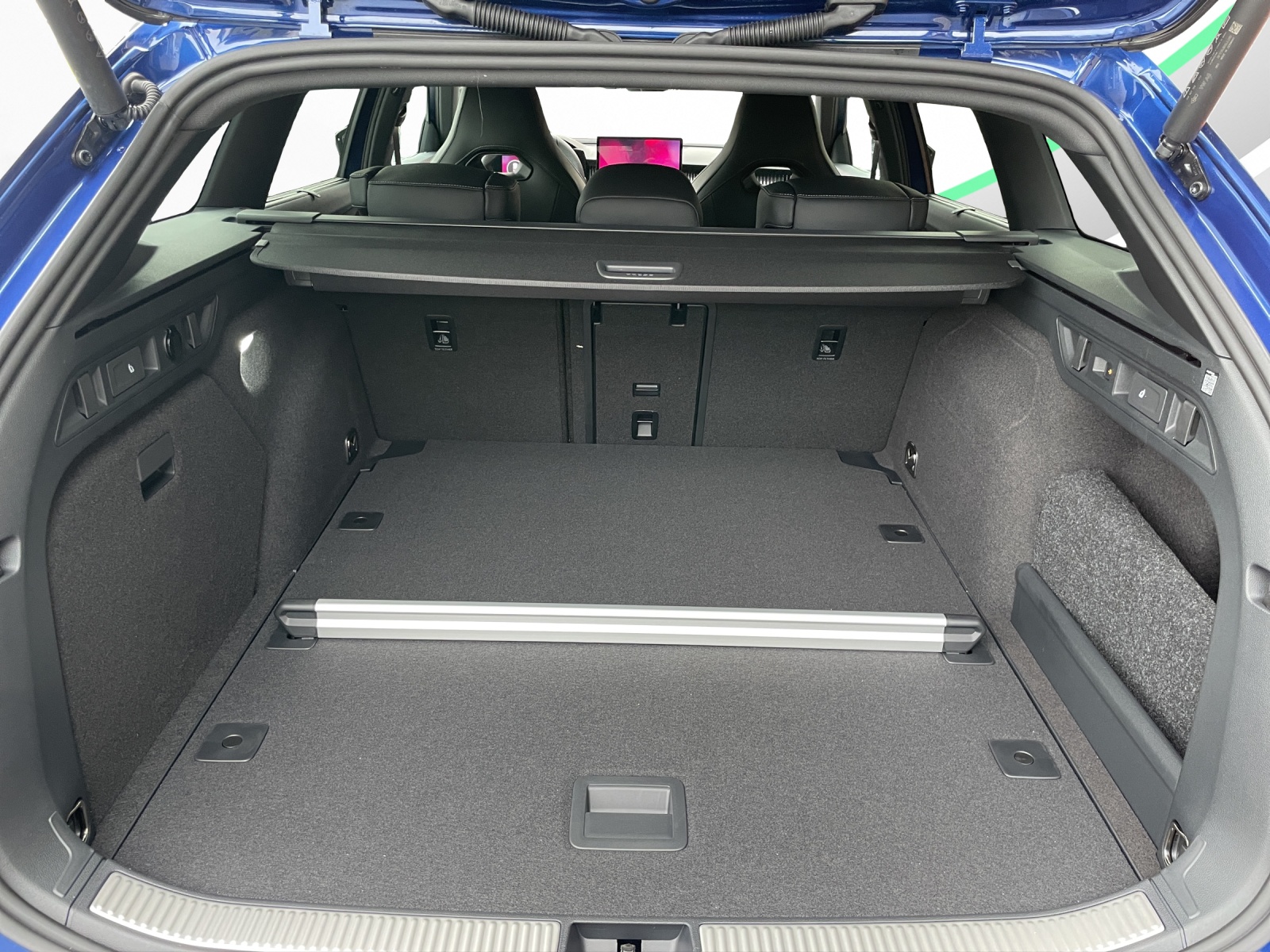 SKODA Superb Combi 2.0 TSI Sportline 4x4 DSG-image-14