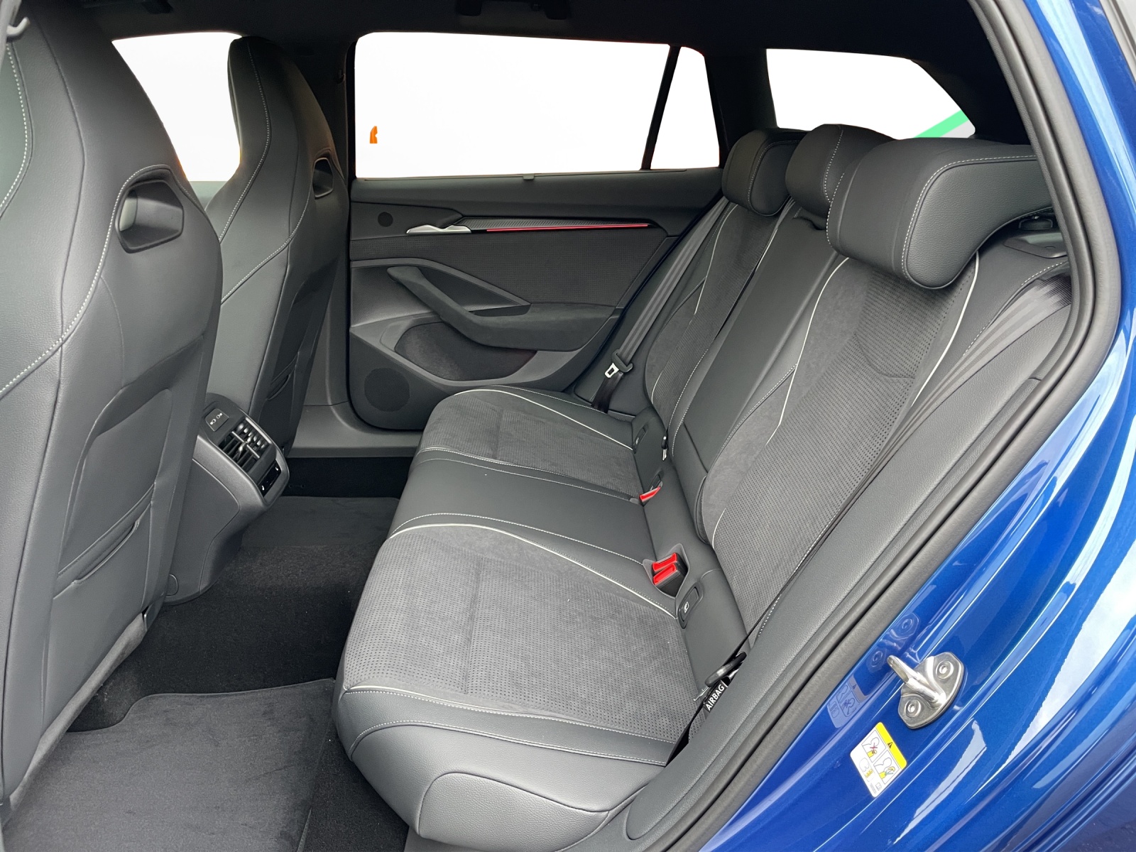 SKODA Superb Combi 2.0 TSI Sportline 4x4 DSG-image-13