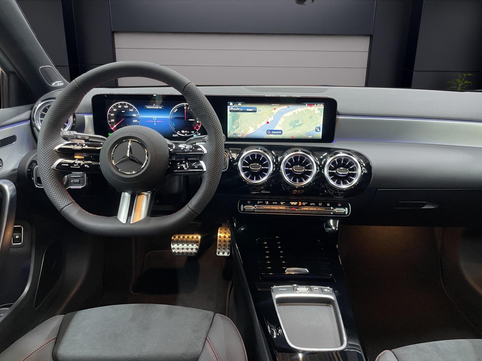 MERCEDES-BENZ A 250 e EQ Star AMG Line-image-4