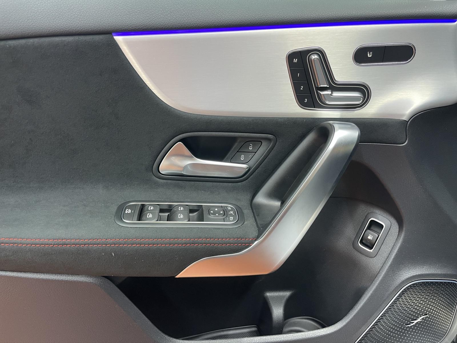 MERCEDES-BENZ A 250 e EQ Star AMG Line-image-6