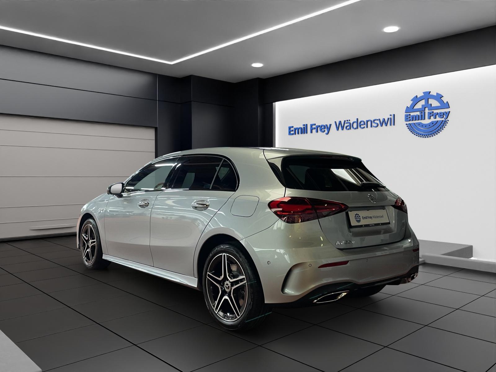 MERCEDES-BENZ A 250 e EQ Star AMG Line-image-2
