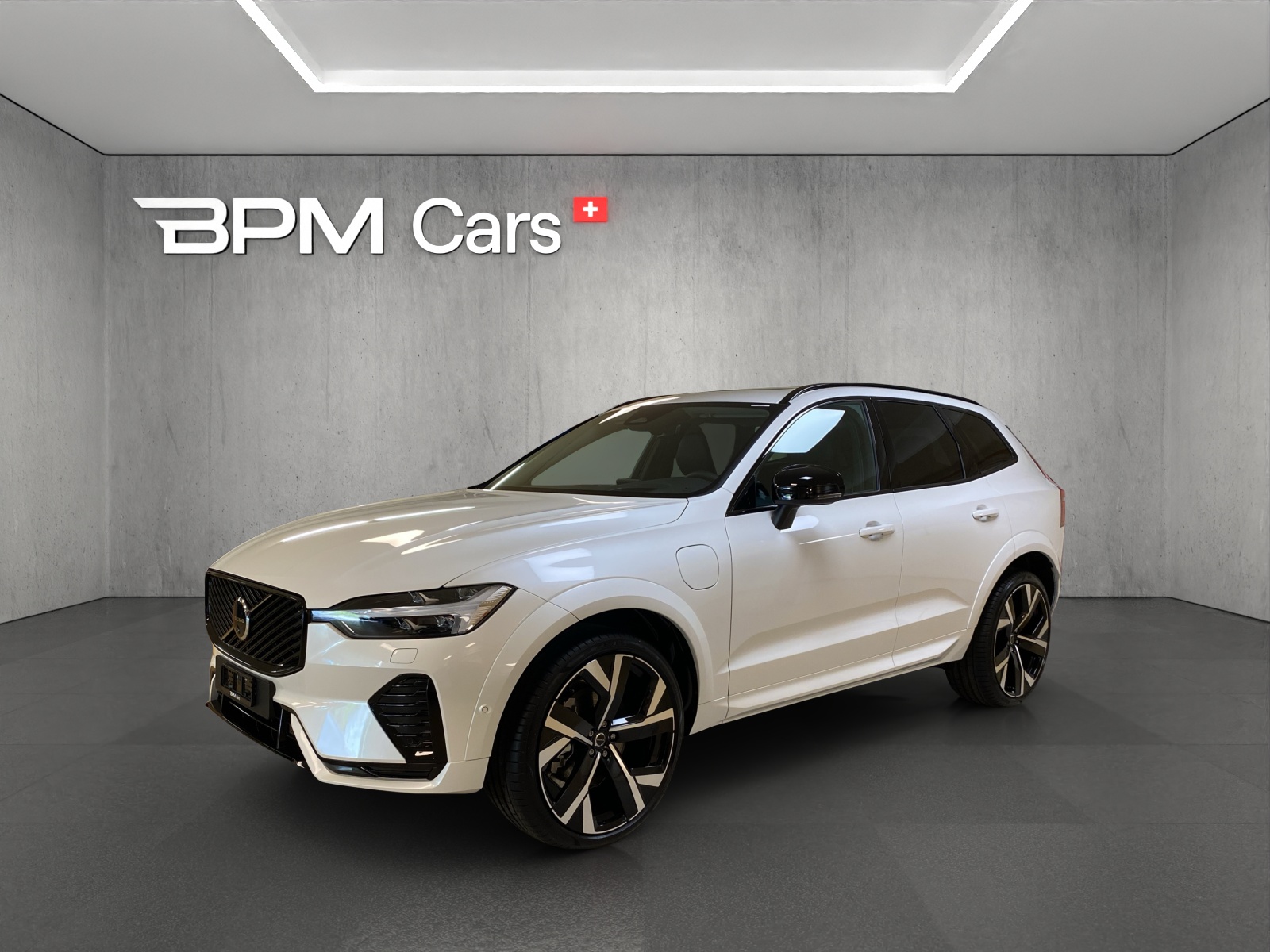 VOLVO XC60 T8 eAWD PluginHybrid Ultra Dark Geartronic-image-0