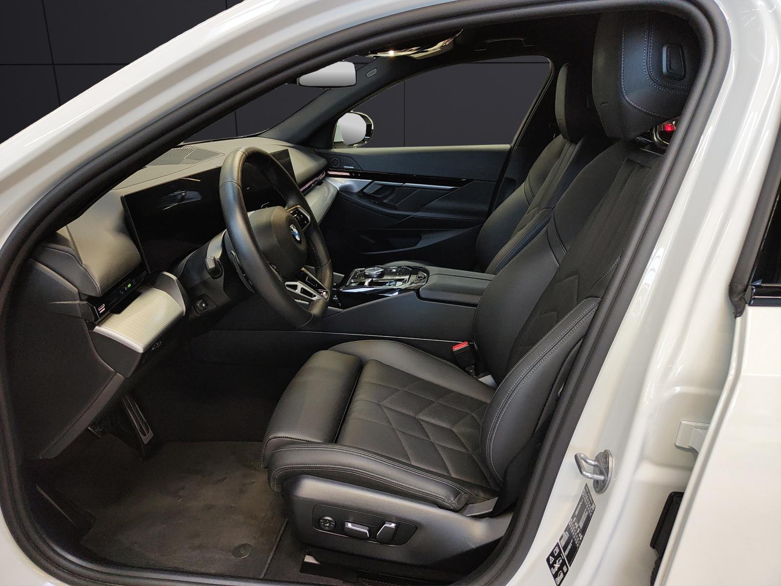 BMW 520d xDrive Touring Attraktiven Leasingzinssatz ab 1,9 % bei Abschluss einer BMW Fahrzeugversicherung.-image-1
