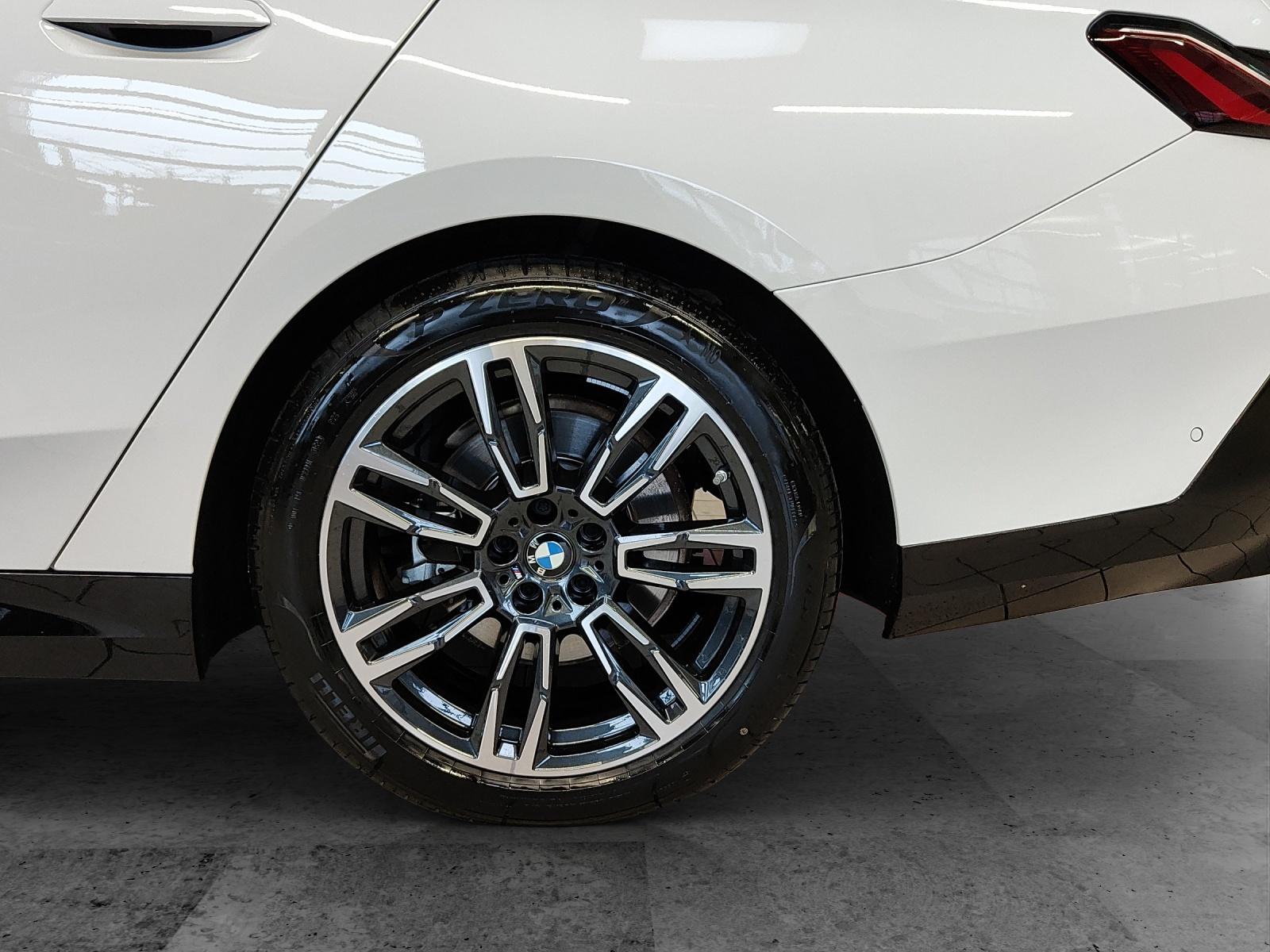 BMW 520d xDrive Touring Attraktiven Leasingzinssatz ab 1,9 % bei Abschluss einer BMW Fahrzeugversicherung.-image-6