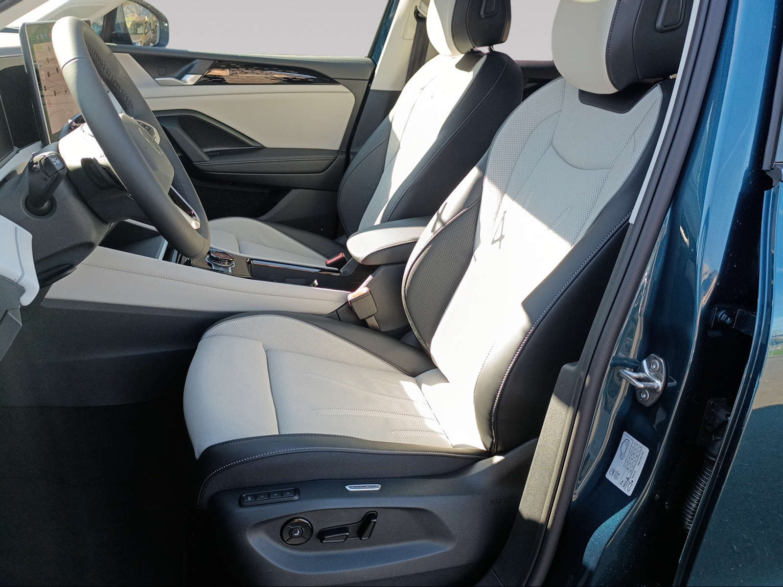 VW Tiguan 2.0 TSI DSG Elegance 4Motion-image-7