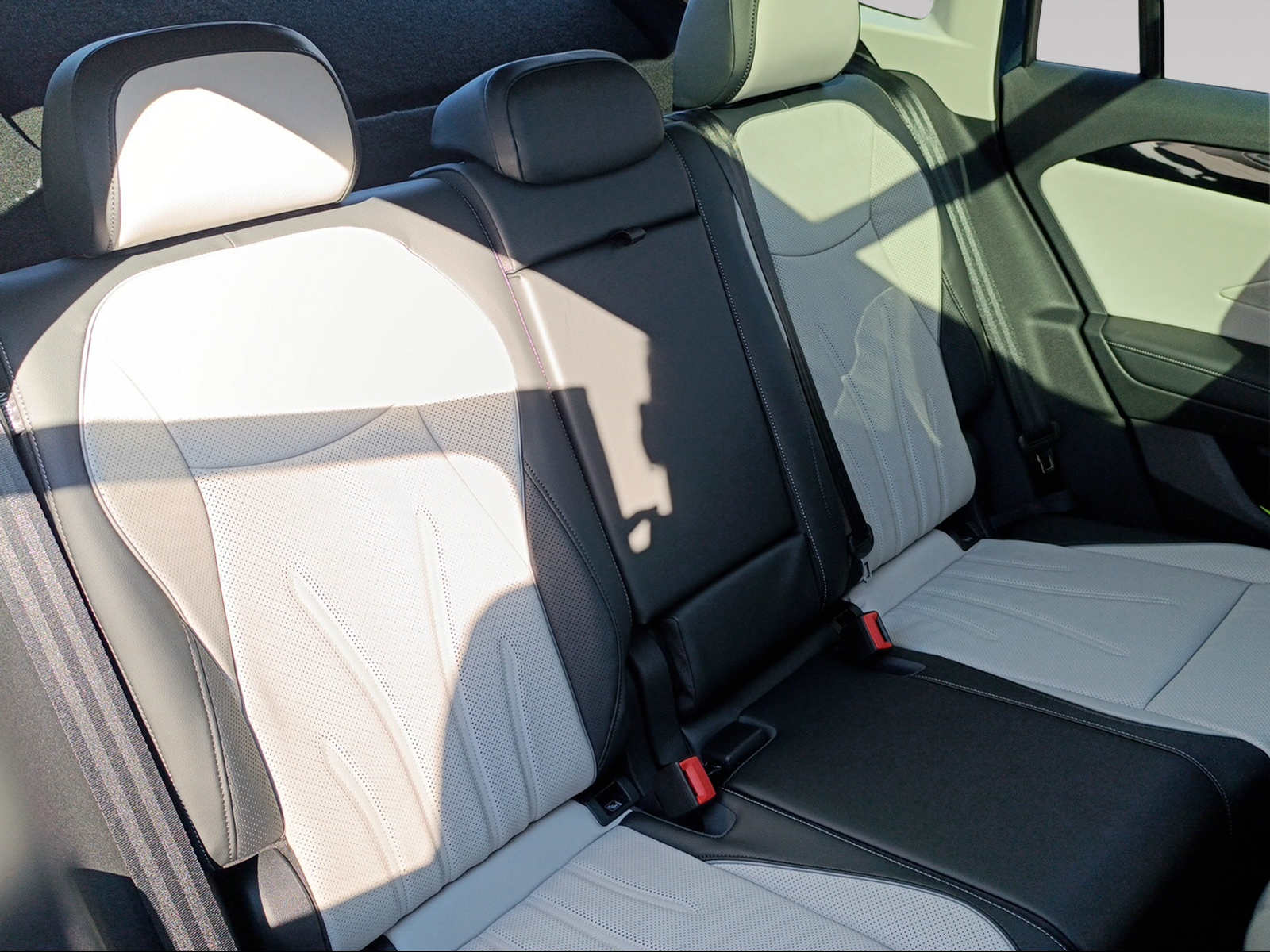 VW Tiguan 2.0 TSI DSG Elegance 4Motion-image-9