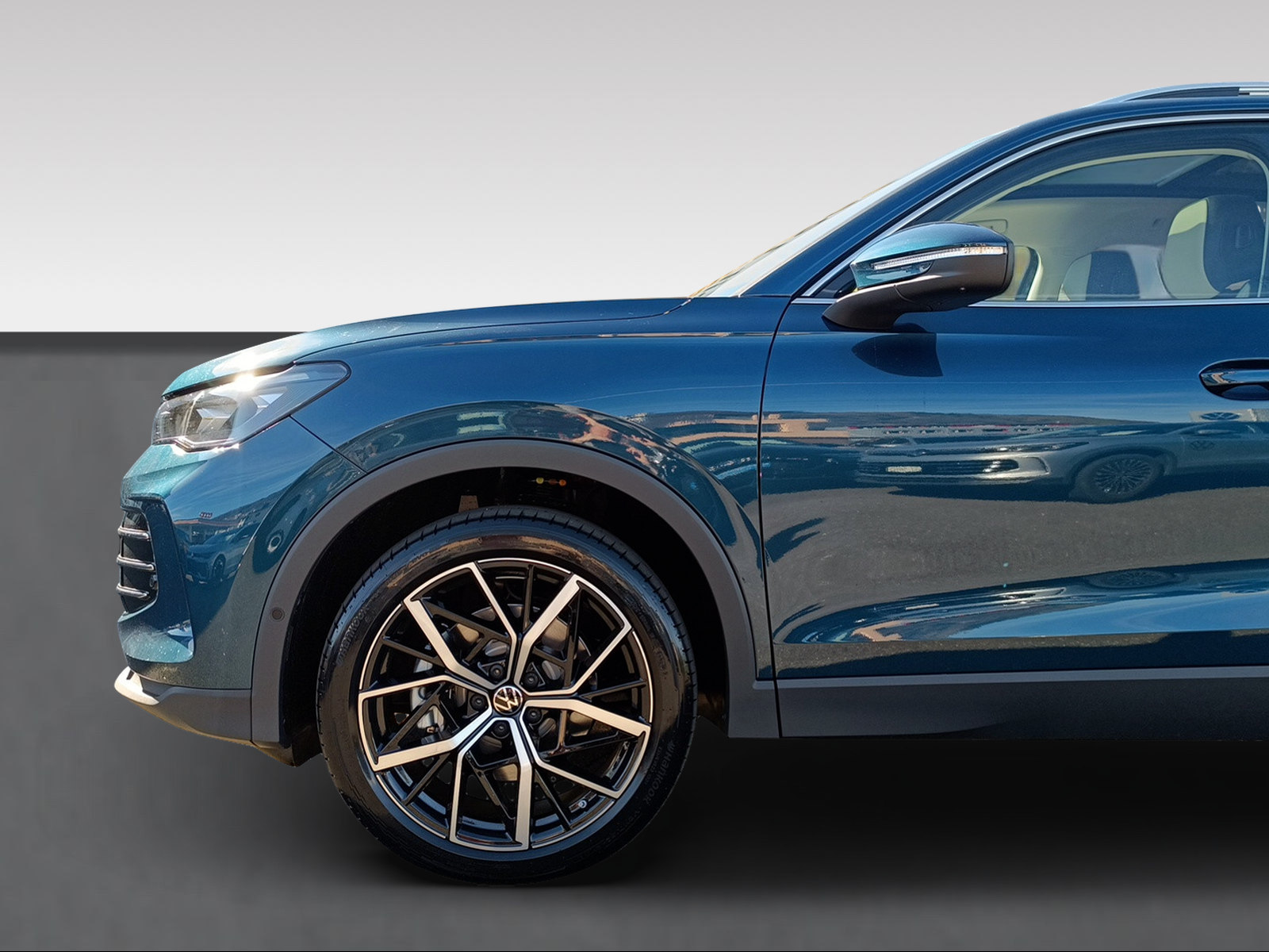 VW Tiguan 2.0 TSI DSG Elegance 4Motion-image-2