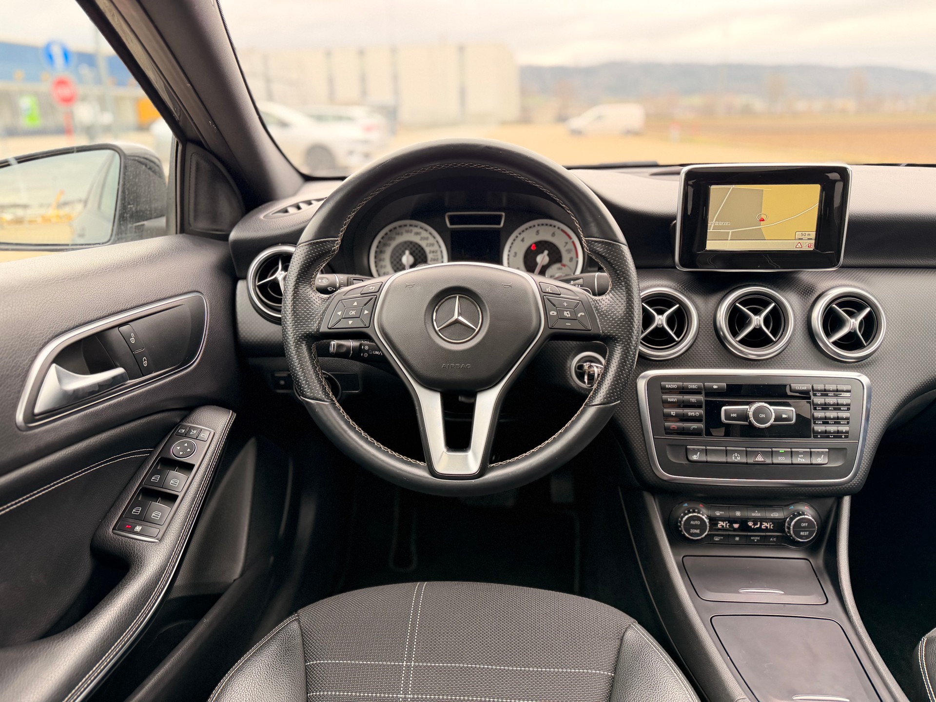 MERCEDES-BENZ A 250 Urban 4Matic 7G-DCT-image-13